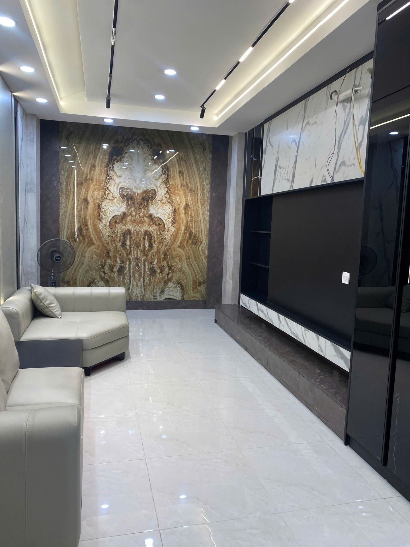 Bán nhà Lò Đúc - diện tích 52m2 6 tầng - Thang máy - giá 15,5 tỷ