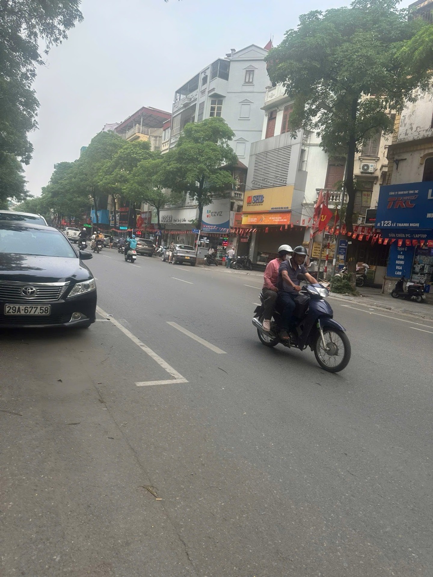 Bán nhà Lê Thanh Nghị - diện tích 42m2 5 tầng - Mặt phố kinh doanh cực kỳ sầm uất - giá 27,5 tỷ