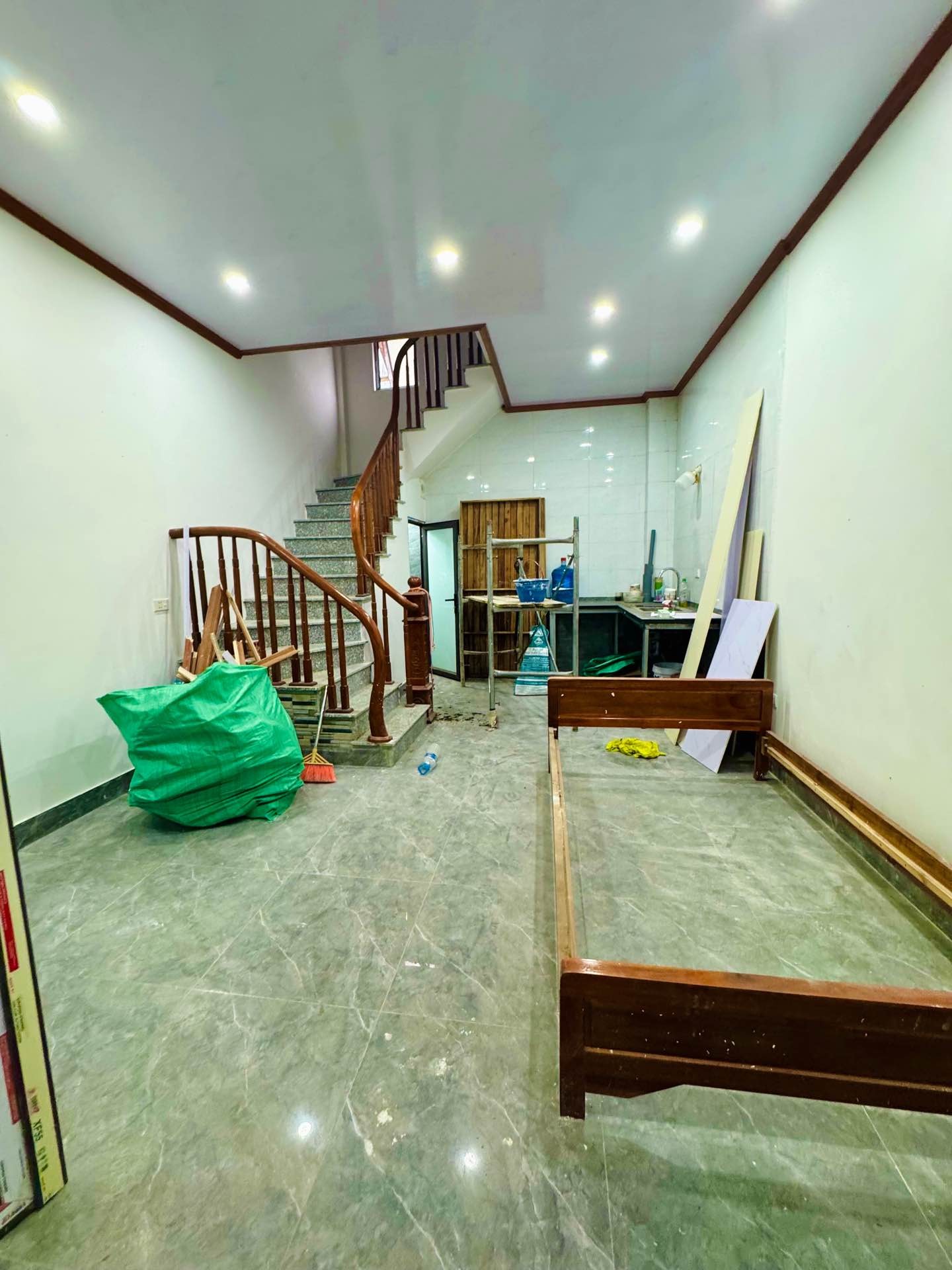 Bán nhà Tân Khai - diện tích 30m2 2 tầng - Ô tô tránh đỗ trước cổng - giá 2,35 tỷ