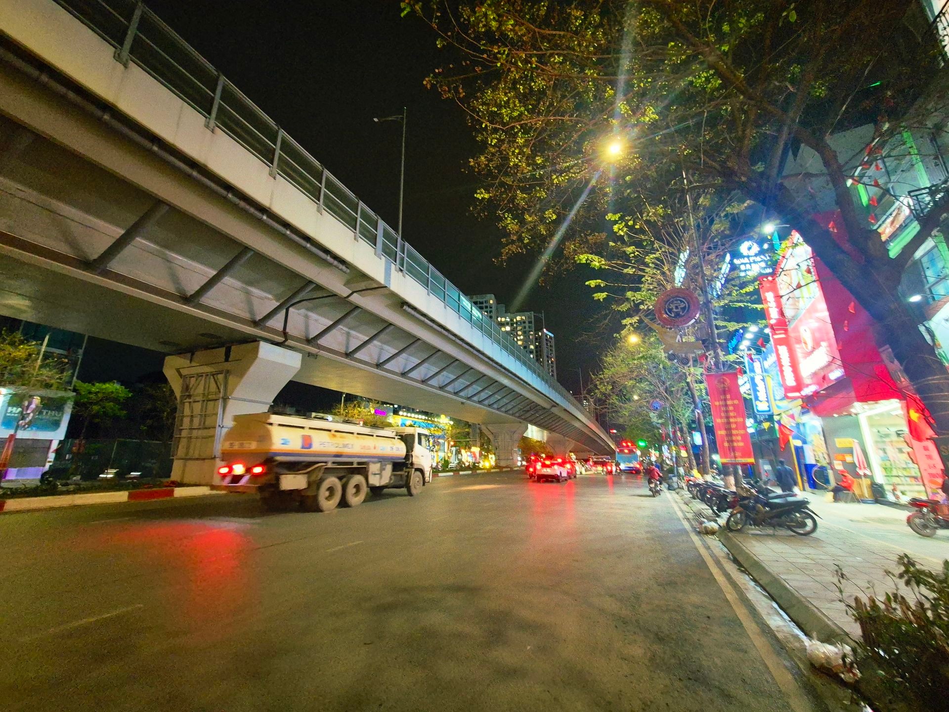 Bán nhà Minh Khai - diện tích 79m2 3 tầng - Ô tô tránh - giá 60 tỷ