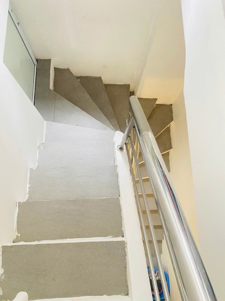 Bán nhà Đại La - diện tích 61m2 3 tầng - Ngõ thông, thoáng - giá 8,5 tỷ