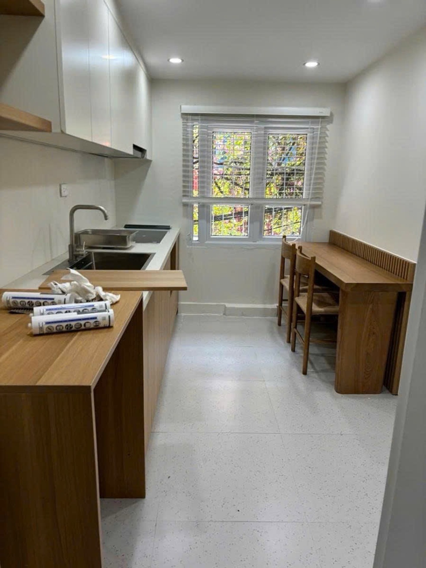 Bán nhà Nguyên Hồng - diện tích 120m2 2 tầng - Ô TÔ CHẠY VÒNG QUANH NHÀ - giá 5,5 tỷ