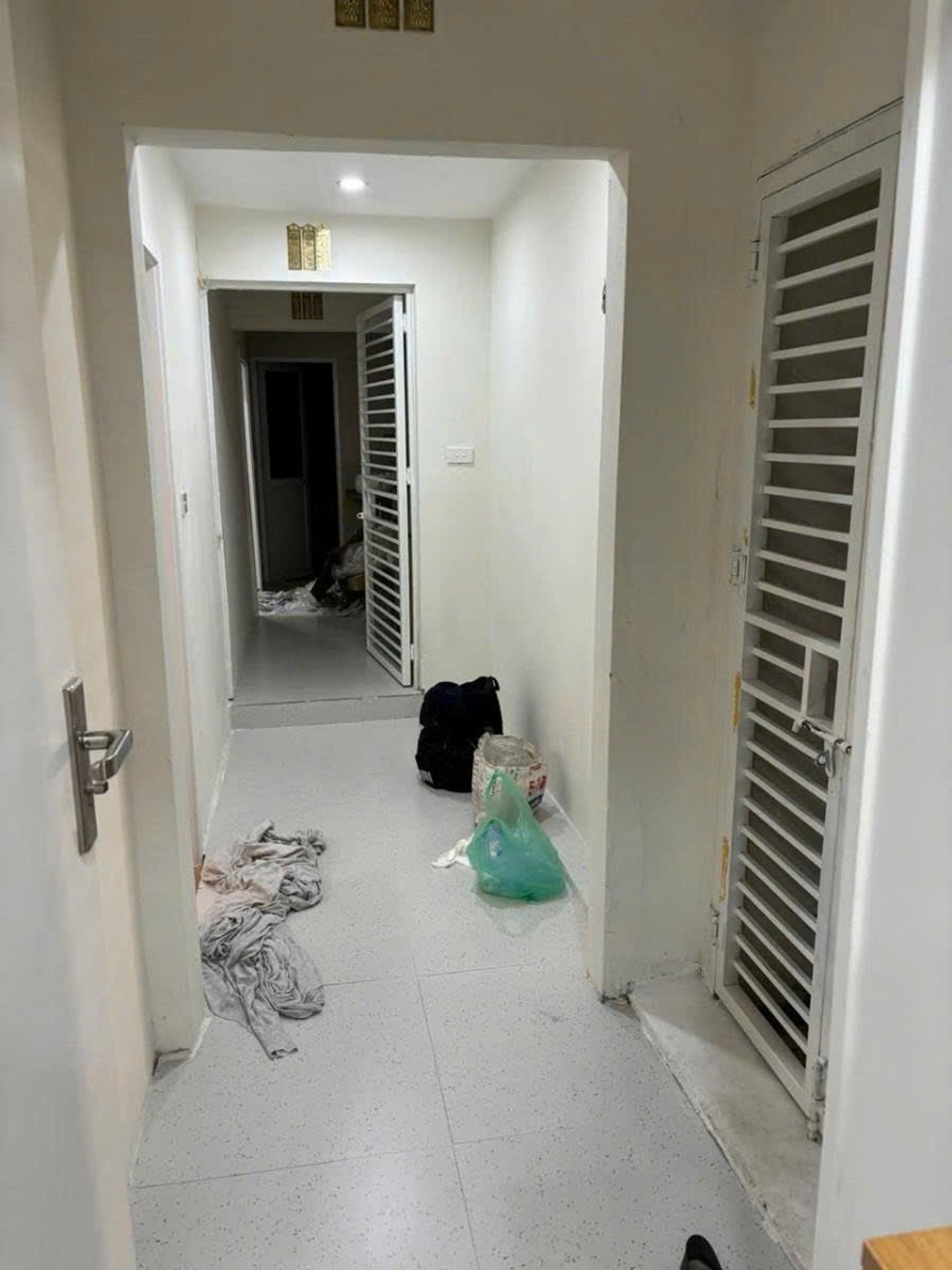 Bán nhà Nguyên Hồng - diện tích 120m2 2 tầng - Ô TÔ CHẠY VÒNG QUANH NHÀ - giá 5,5 tỷ