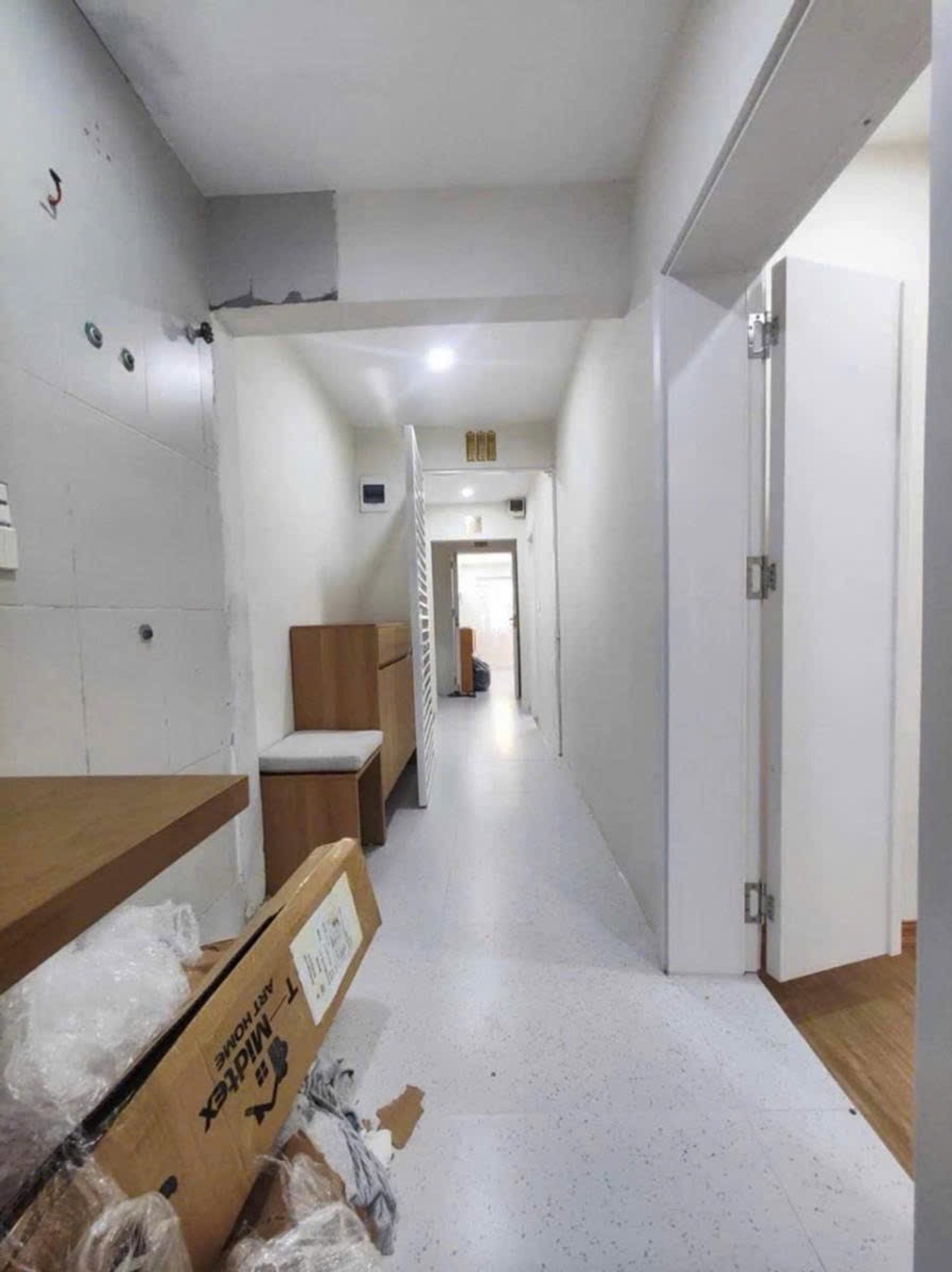 Bán nhà Nguyên Hồng - diện tích 120m2 2 tầng - Ô TÔ CHẠY VÒNG QUANH NHÀ - giá 5,5 tỷ