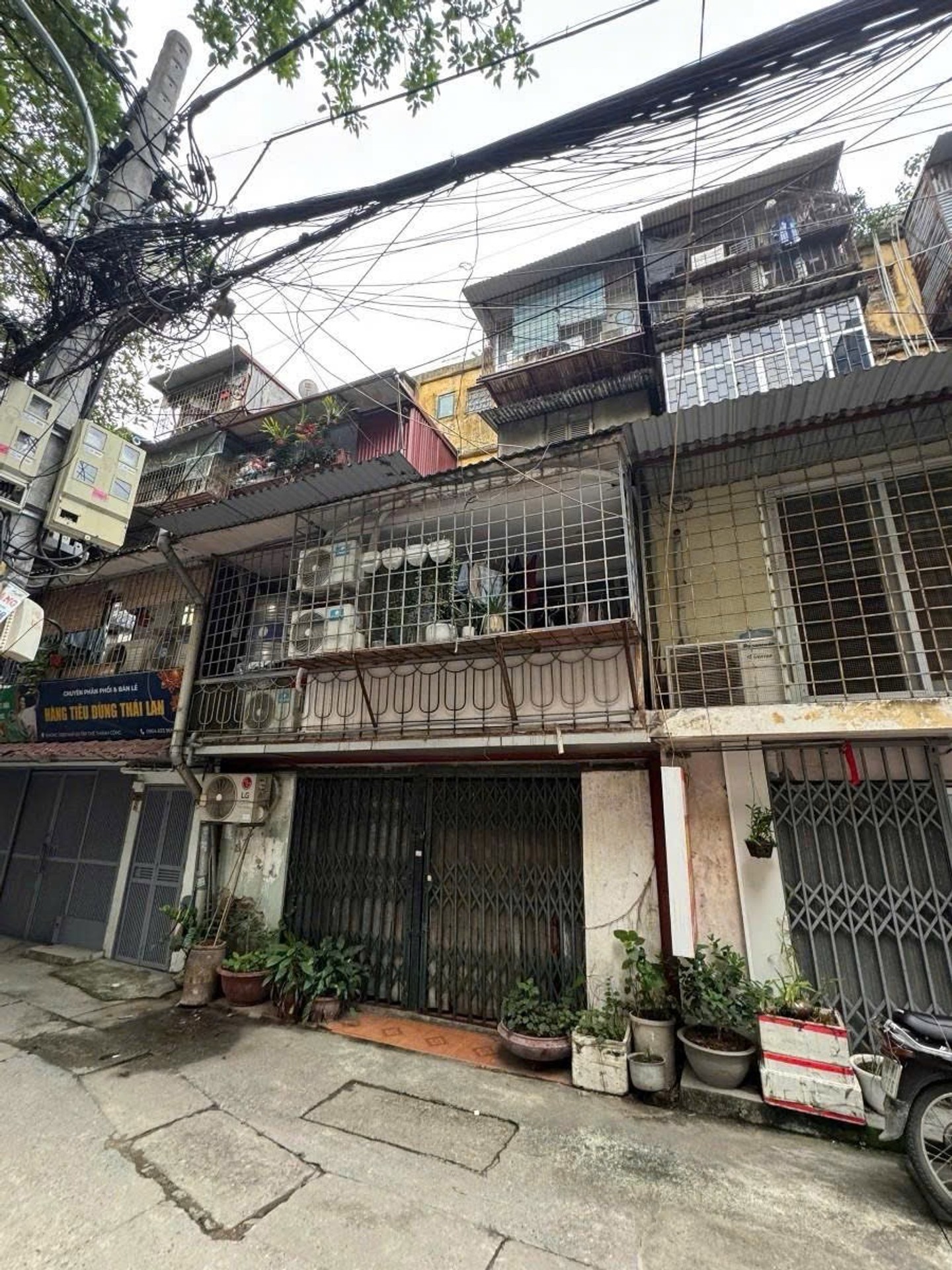 Bán nhà Nguyên Hồng - diện tích 120m2 2 tầng - Ô TÔ CHẠY VÒNG QUANH NHÀ - giá 5,5 tỷ