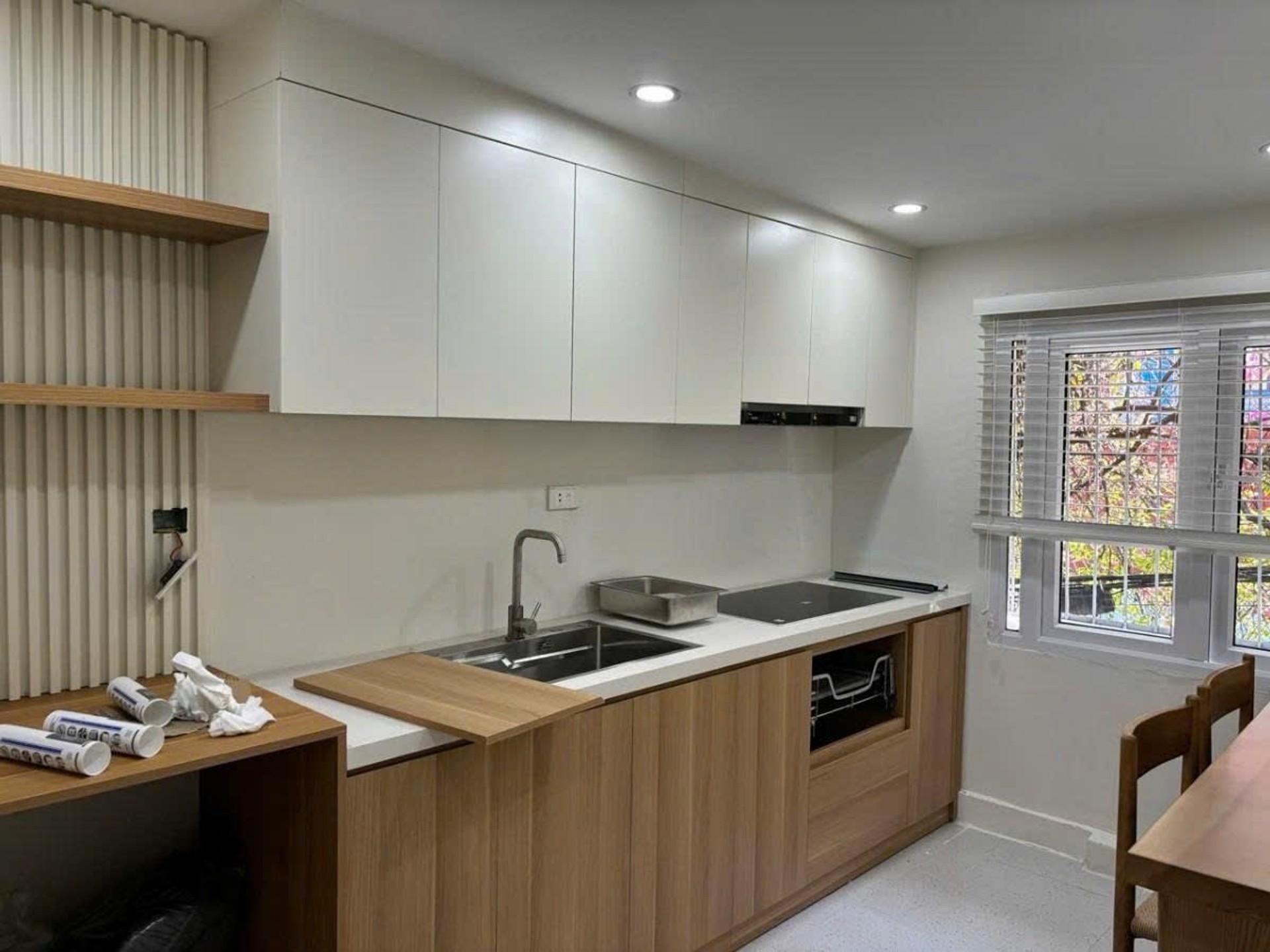 Bán nhà Nguyên Hồng - diện tích 120m2 2 tầng - Ô TÔ CHẠY VÒNG QUANH NHÀ - giá 5,5 tỷ