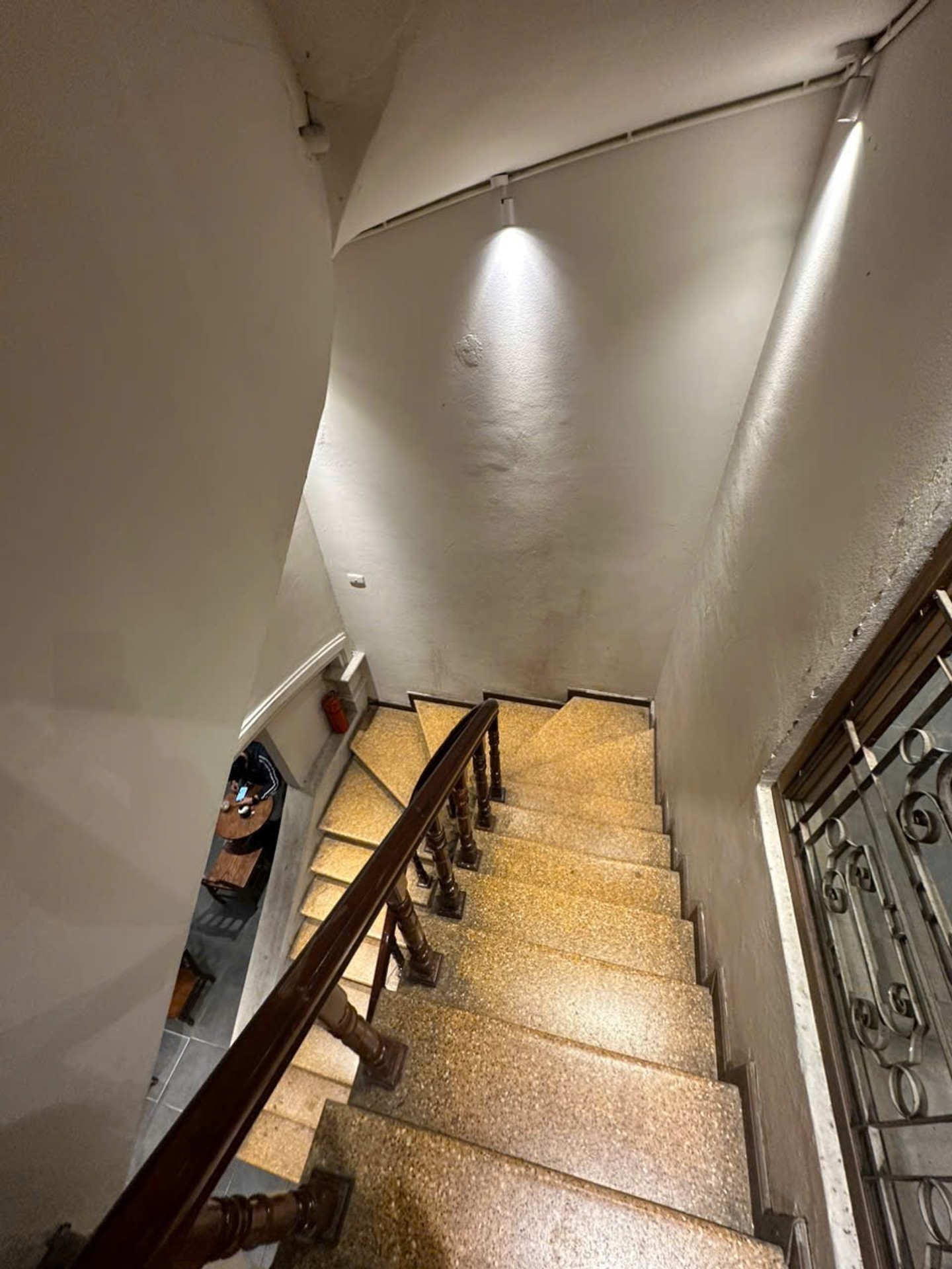 Bán nhà Đầm Trấu - diện tích 50m2 5 tầng - Lô góc 2 mặt thoáng - giá 40 tỷ