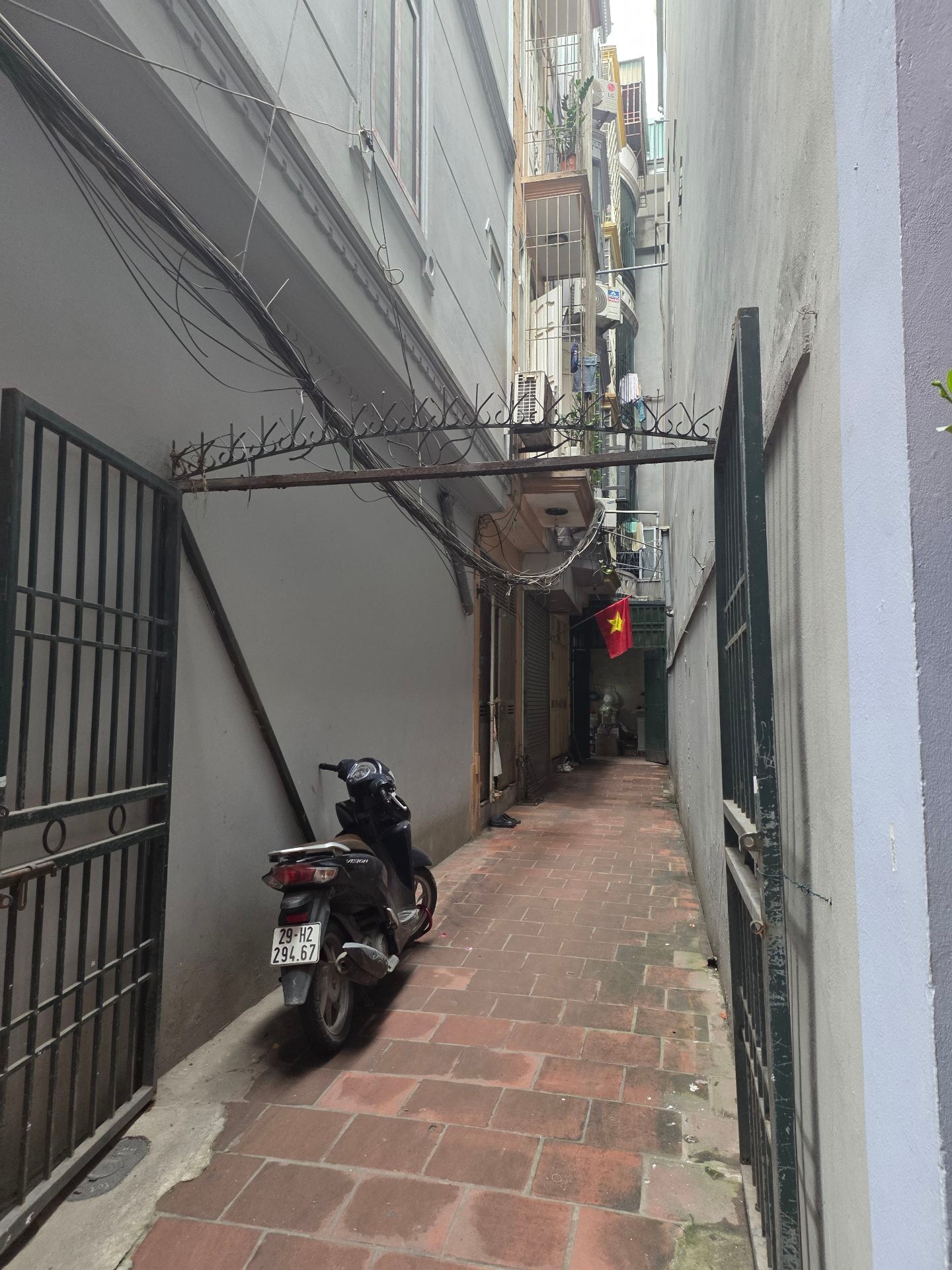 Bán nhà Minh Khai - diện tích 26m2 5 tầng - ngõ rộng - giá 8,3 tỷ