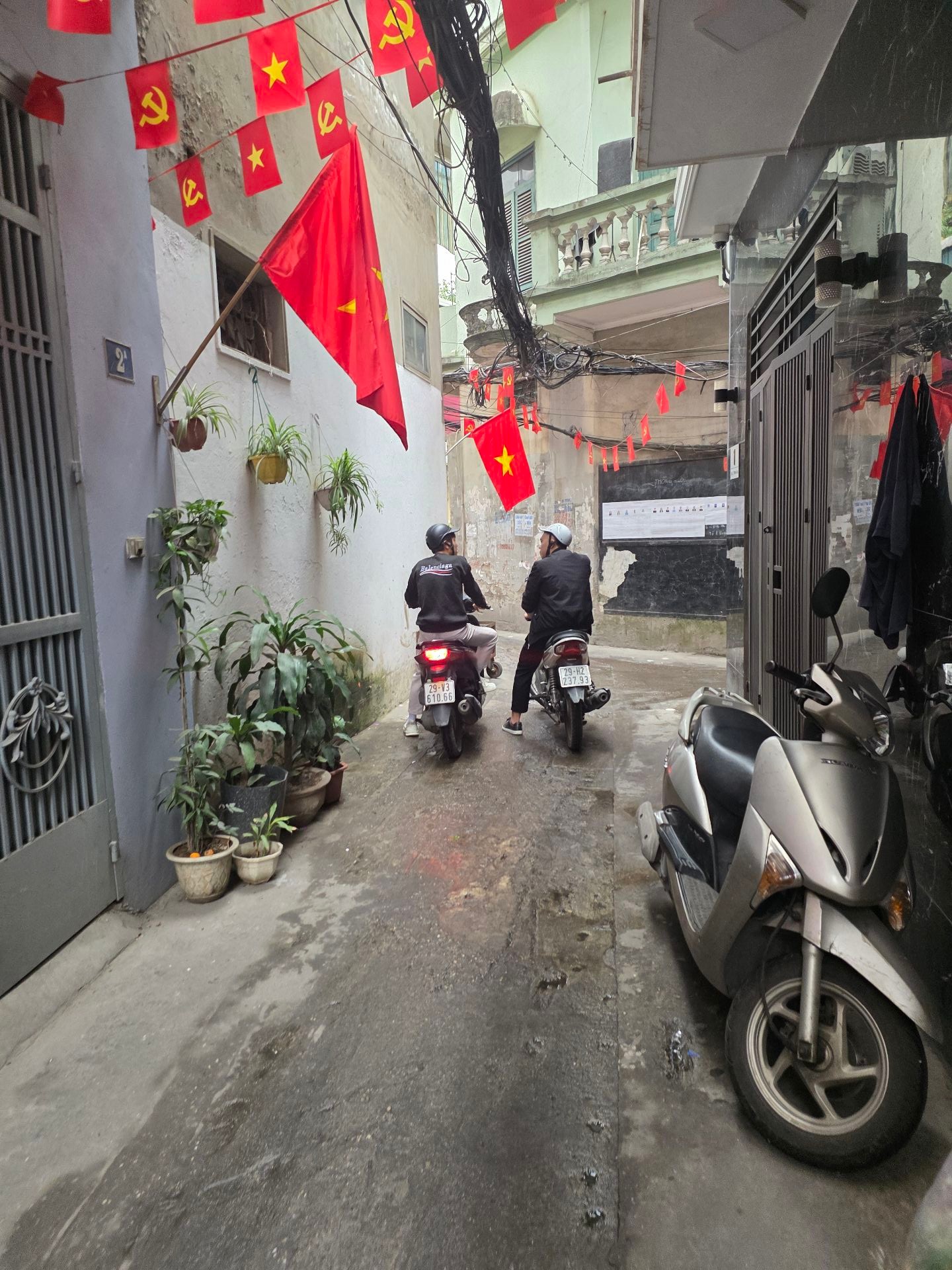 Bán nhà Minh Khai - diện tích 26m2 5 tầng - ngõ rộng - giá 8,3 tỷ