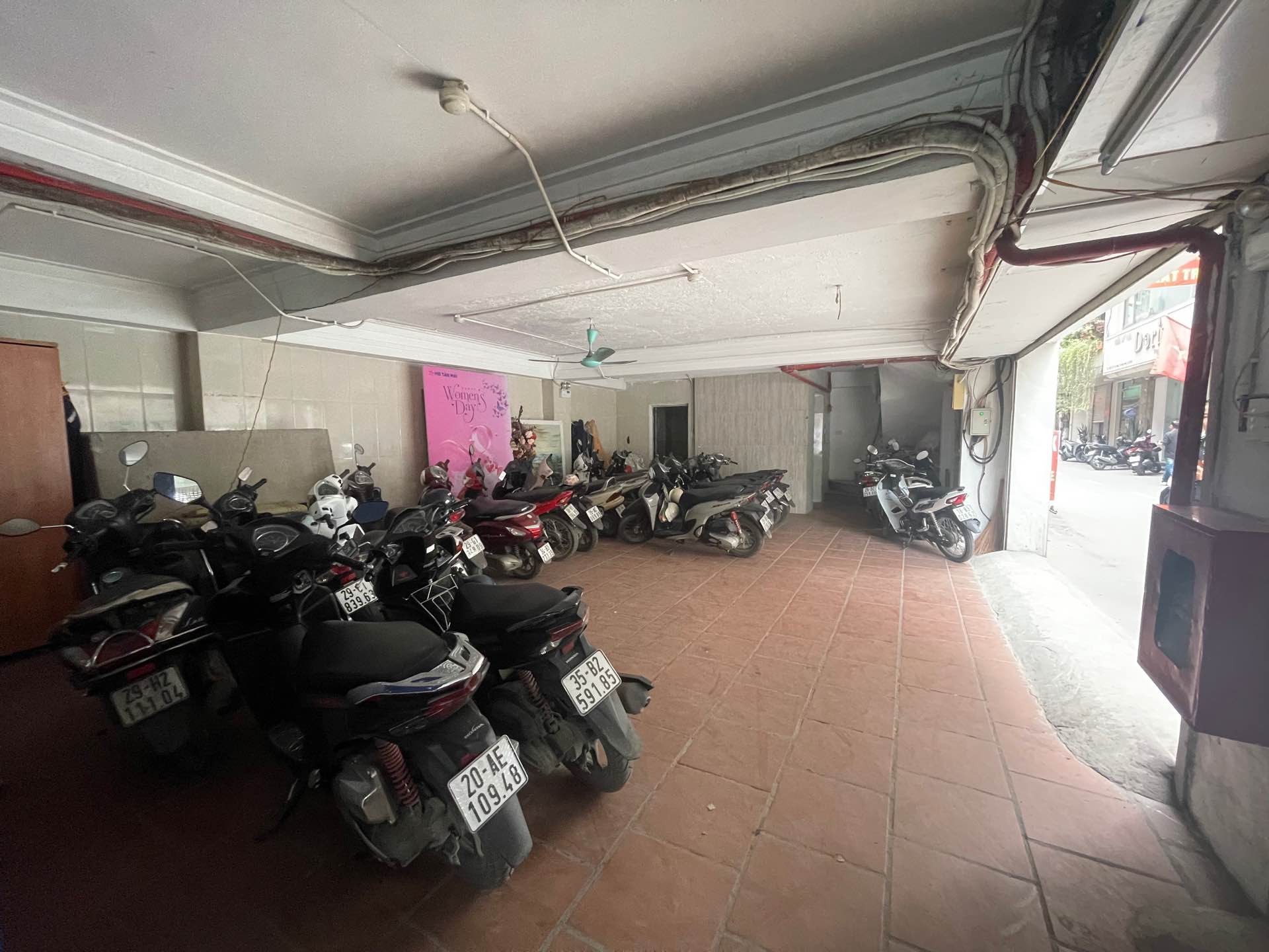 Bán nhà Tân Mai - diện tích 102m2 9 tầng - Lô góc 3 mặt thoáng - giá 102 tỷ