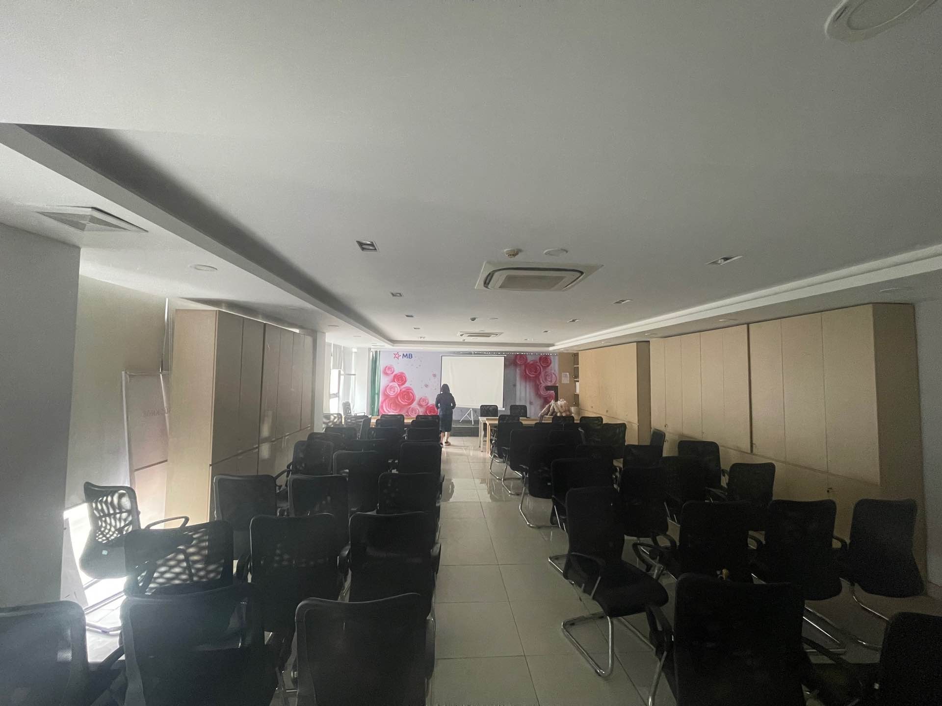 Bán nhà Tân Mai - diện tích 102m2 9 tầng - Lô góc 3 mặt thoáng - giá 102 tỷ