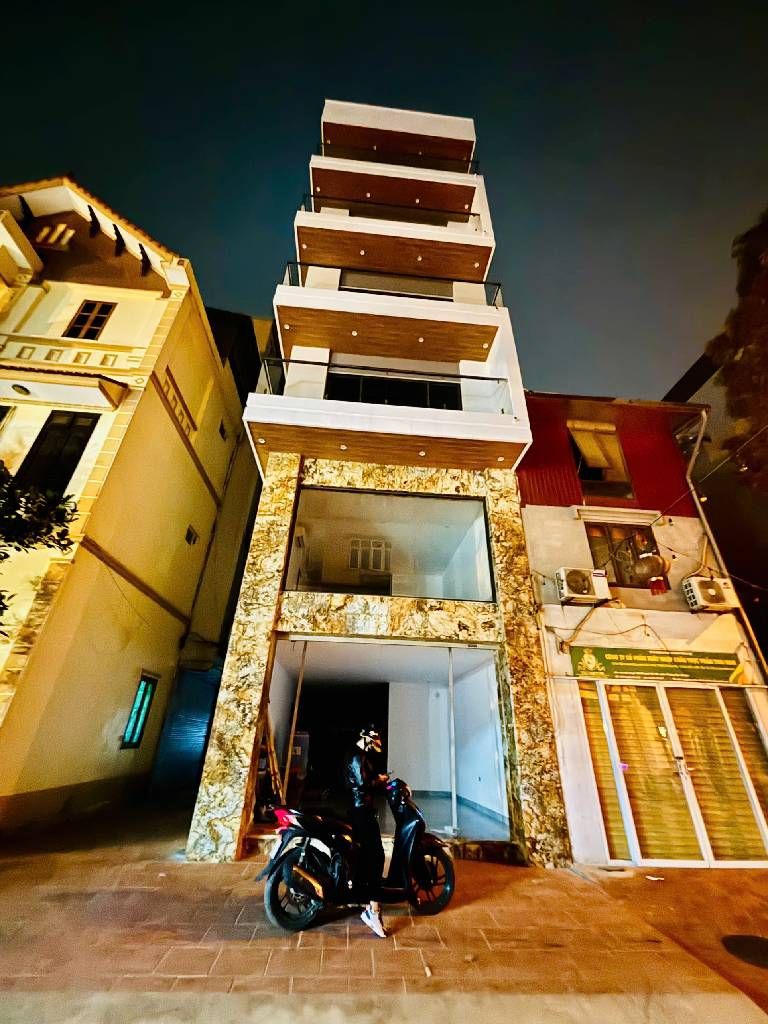 Bán nhà Ngõ 3 ô tô tránh - diện tích 85m2 7 tầng - Lô góc 3 mặt thoáng - giá 32,8 tỷ