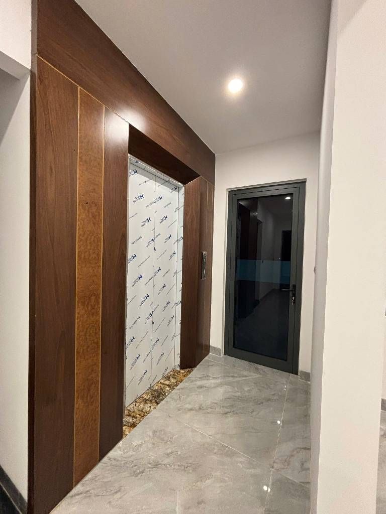 Bán nhà Ngõ 3 ô tô tránh - diện tích 85m2 7 tầng - Lô góc 3 mặt thoáng - giá 32,8 tỷ