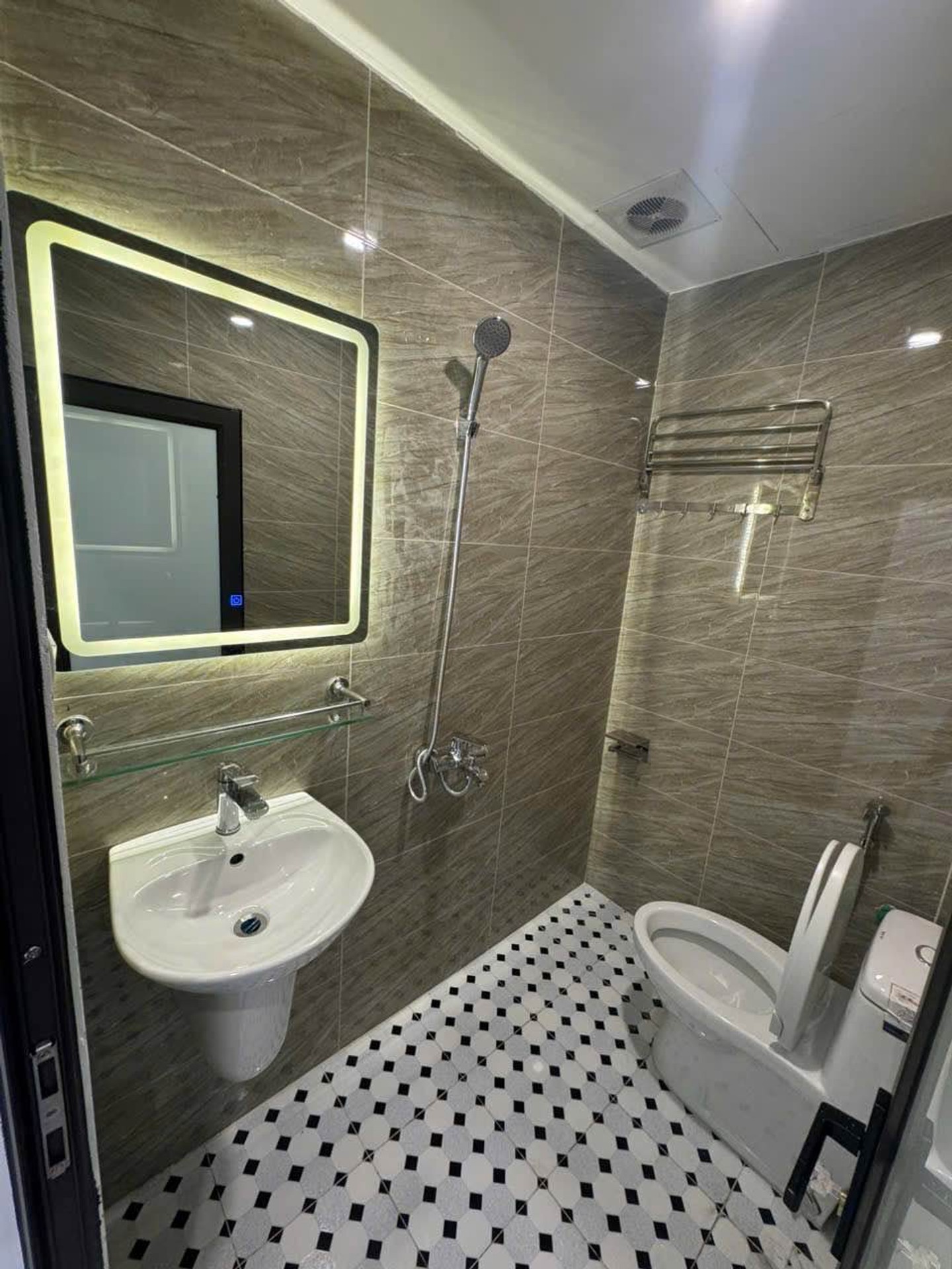 Bán nhà Định Công Hạ - diện tích 40m2 2 tầng - Nhà mới đủ nội thất - giá 2,95 tỷ