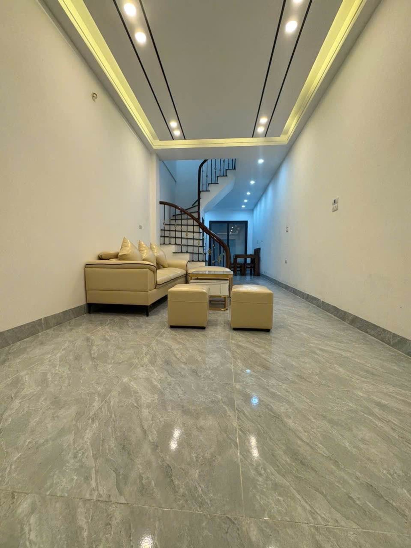 Bán nhà Định Công Hạ - diện tích 40m2 2 tầng - Nhà mới đủ nội thất - giá 2,95 tỷ