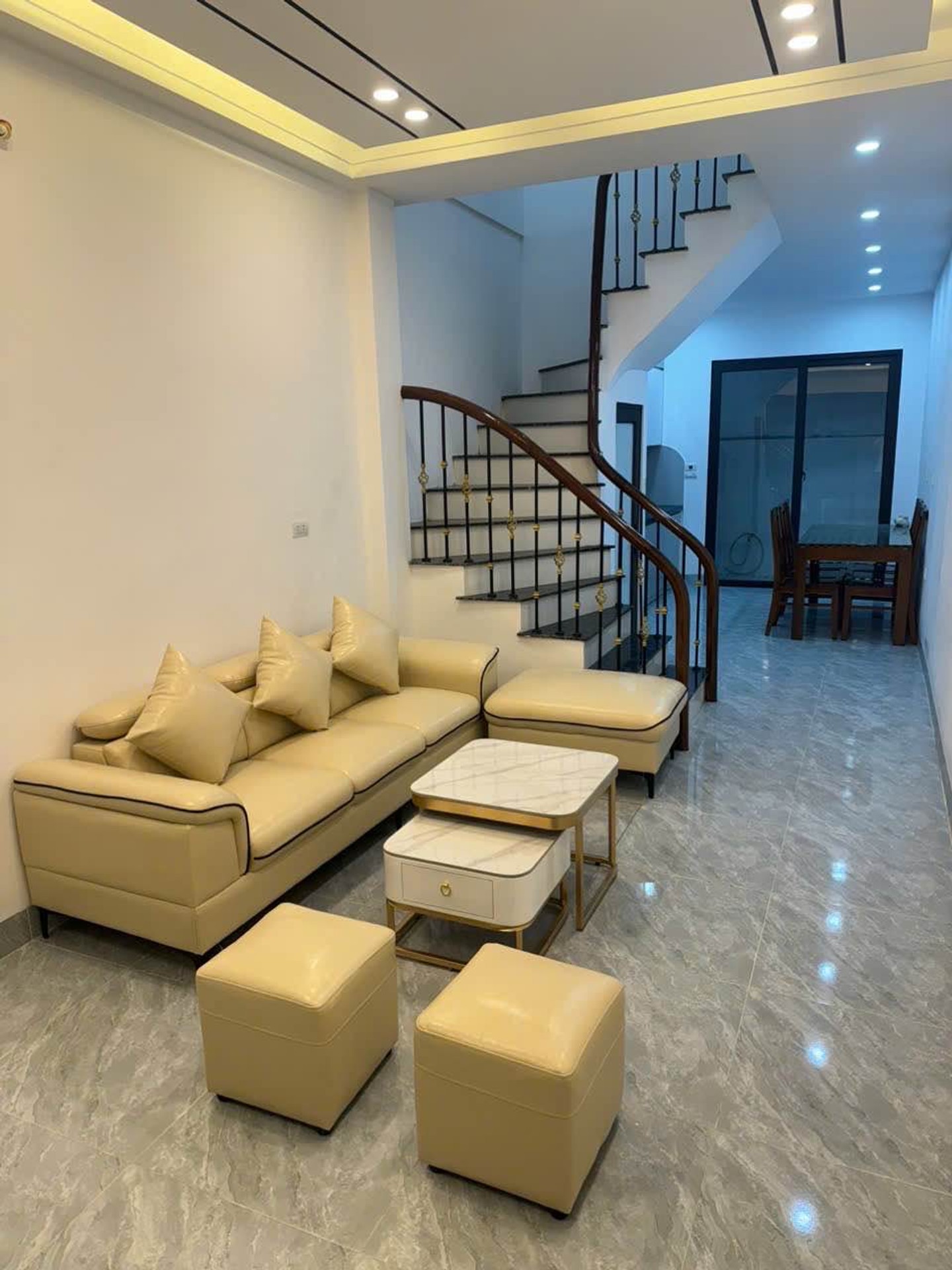 Bán nhà Định Công Hạ - diện tích 40m2 2 tầng - Nhà mới đủ nội thất - giá 2,95 tỷ