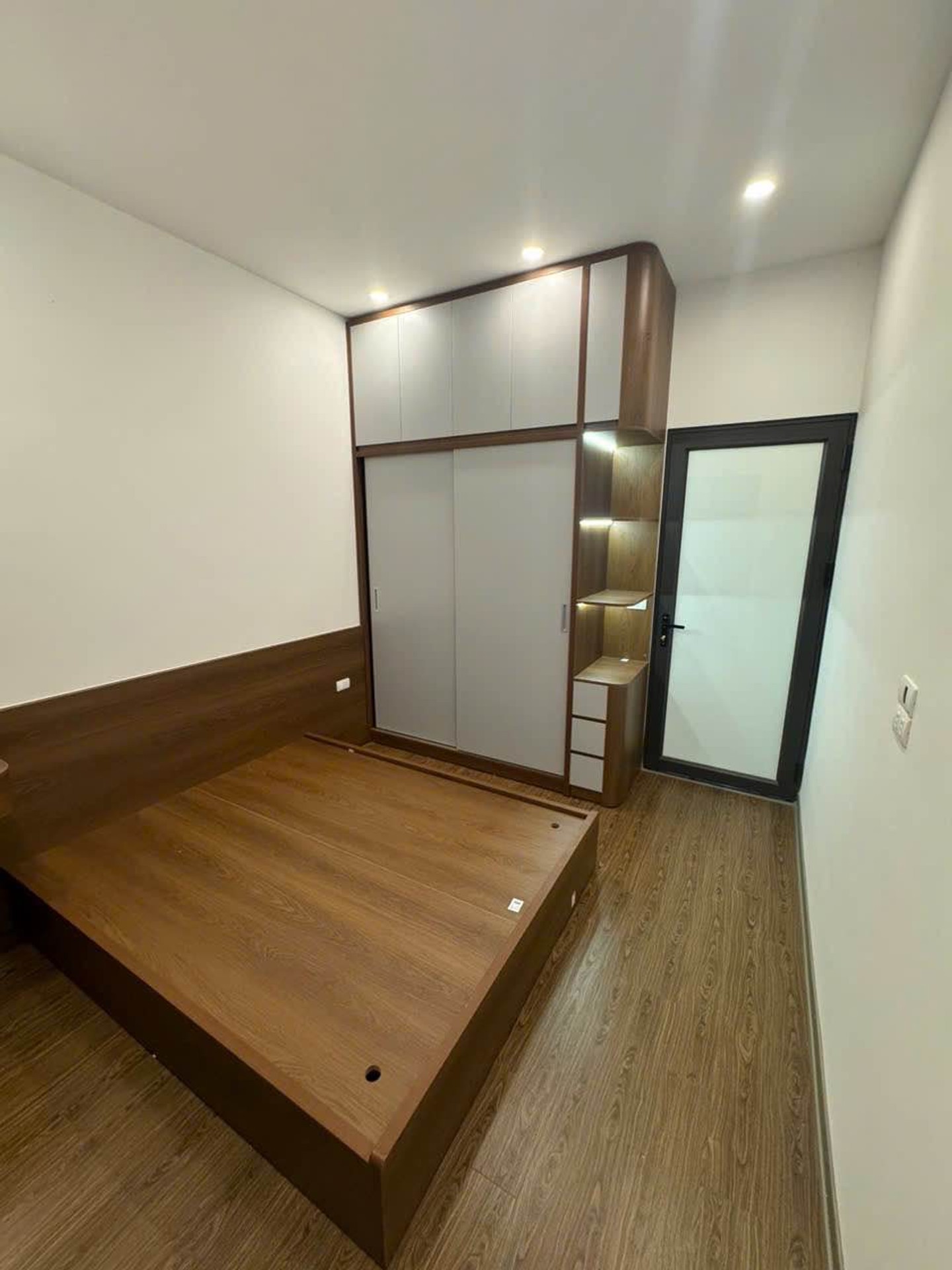 Bán nhà Định Công Hạ - diện tích 40m2 2 tầng - Nhà mới đủ nội thất - giá 2,95 tỷ