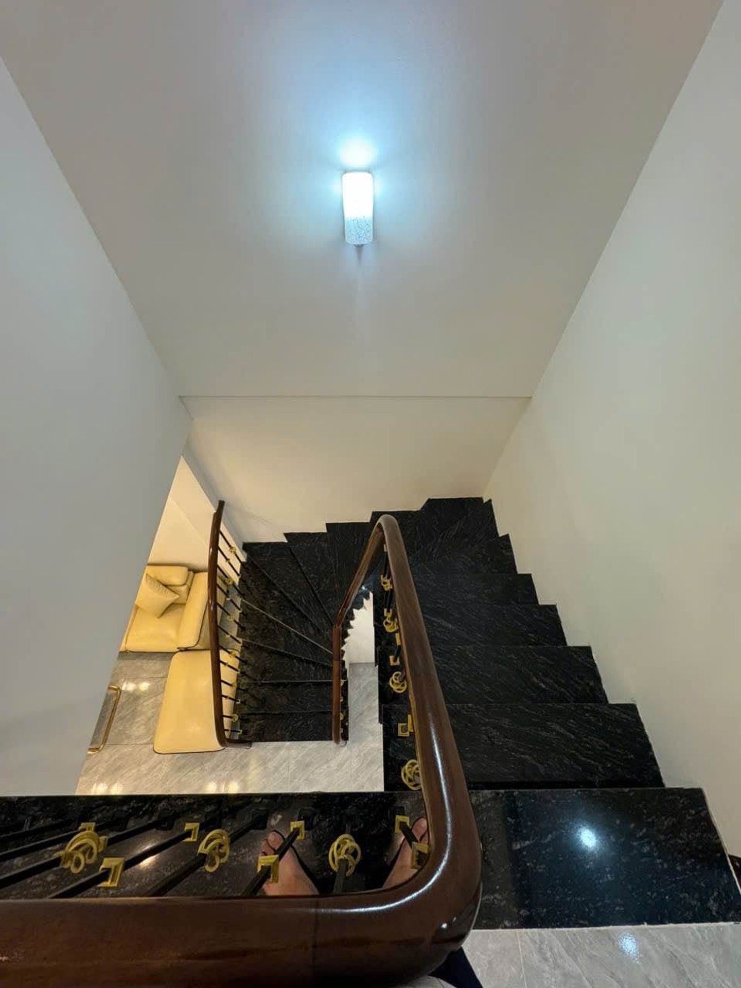 Bán nhà Định Công Hạ - diện tích 40m2 2 tầng - Nhà mới đủ nội thất - giá 2,95 tỷ