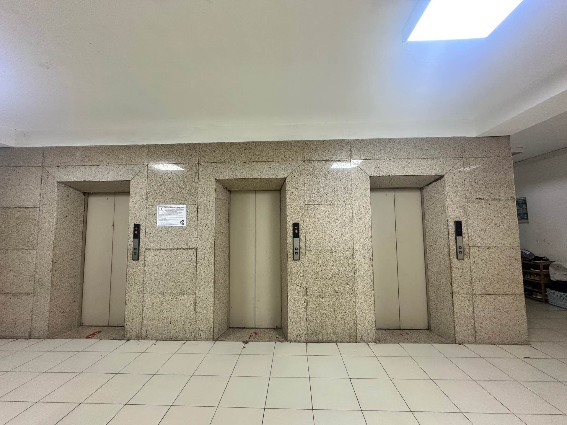 Bán nhà 1B Toà B - diện tích 77m2 3 tầng - Mặt phố ô tô tránh - giá 6 tỷ