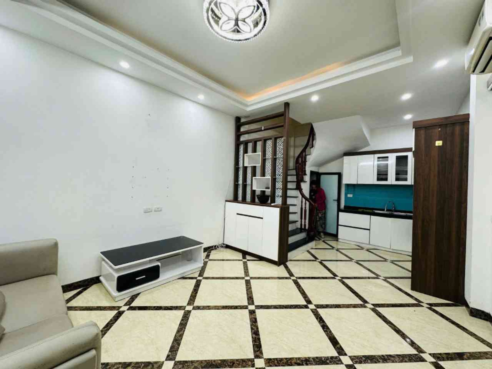 Bán nhà Hoàng Mai - diện tích 30m2 5 tầng - nhà mới đẹp - giá 7,9 tỷ