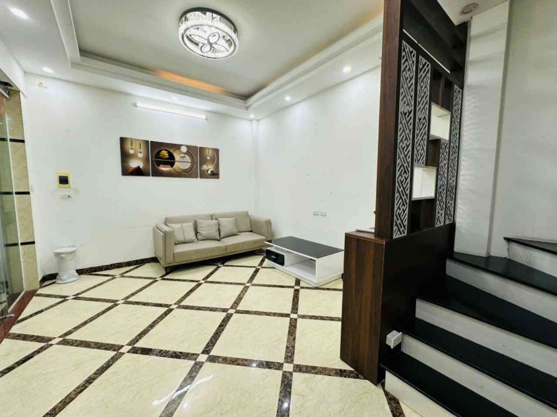 Bán nhà Hoàng Mai - diện tích 30m2 5 tầng - nhà mới đẹp - giá 7,9 tỷ