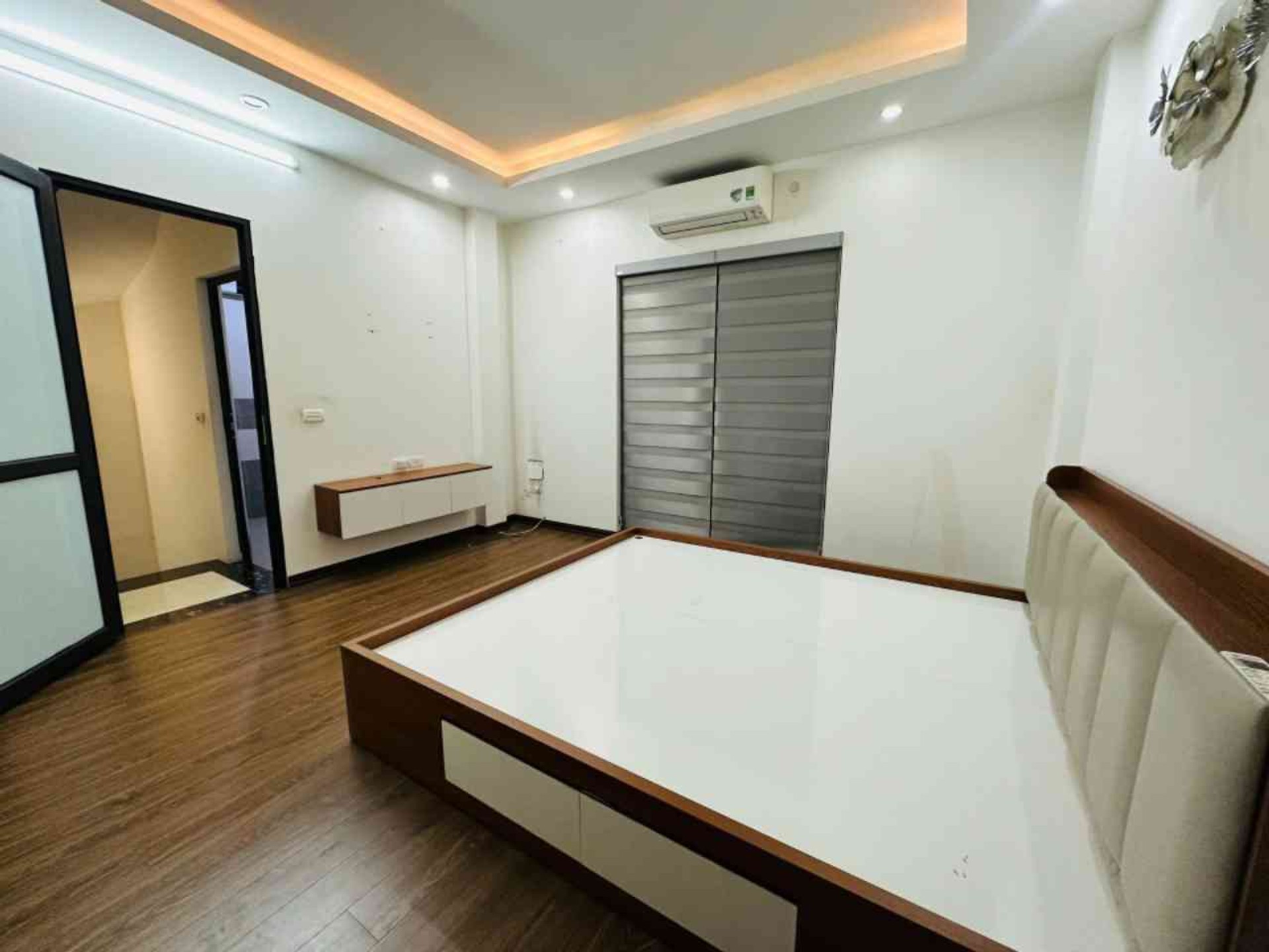 Bán nhà Hoàng Mai - diện tích 30m2 5 tầng - nhà mới đẹp - giá 7,9 tỷ