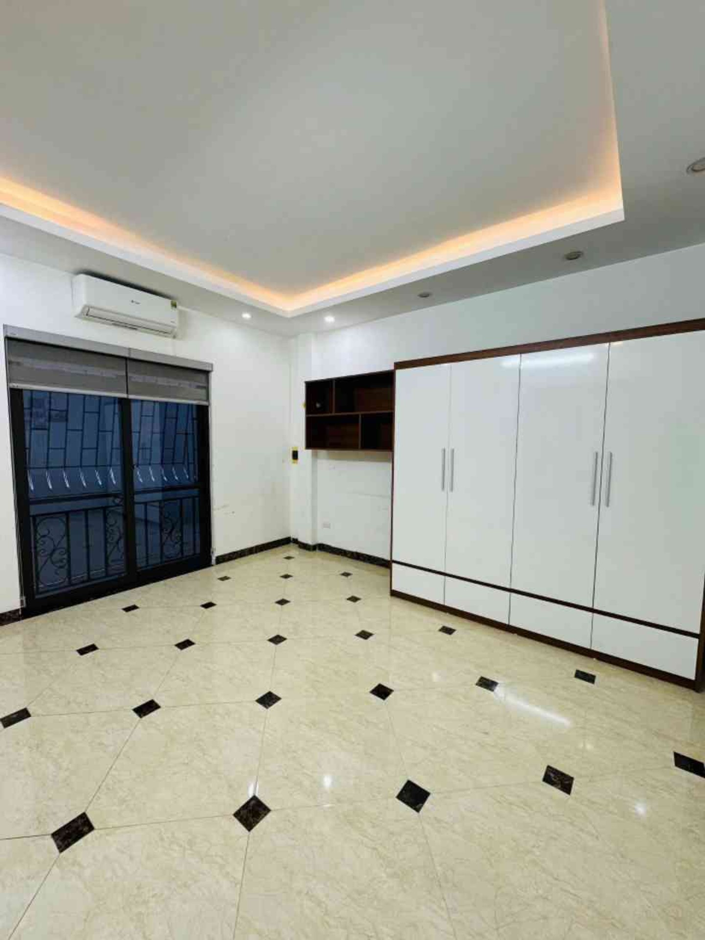 Bán nhà Hoàng Mai - diện tích 30m2 5 tầng - nhà mới đẹp - giá 7,9 tỷ