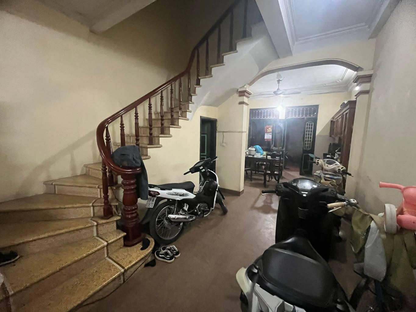 Bán nhà Lê Trọng Tấn - diện tích 76m2 3 tầng - Ô TÔ TẢI ĐỖ CỬA - giá 26,8 tỷ