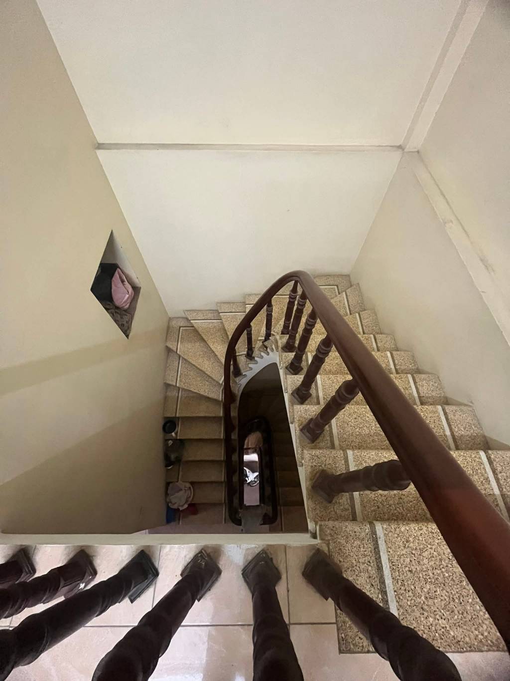 Bán nhà Lê Trọng Tấn - diện tích 76m2 3 tầng - Ô TÔ TẢI ĐỖ CỬA - giá 26,8 tỷ