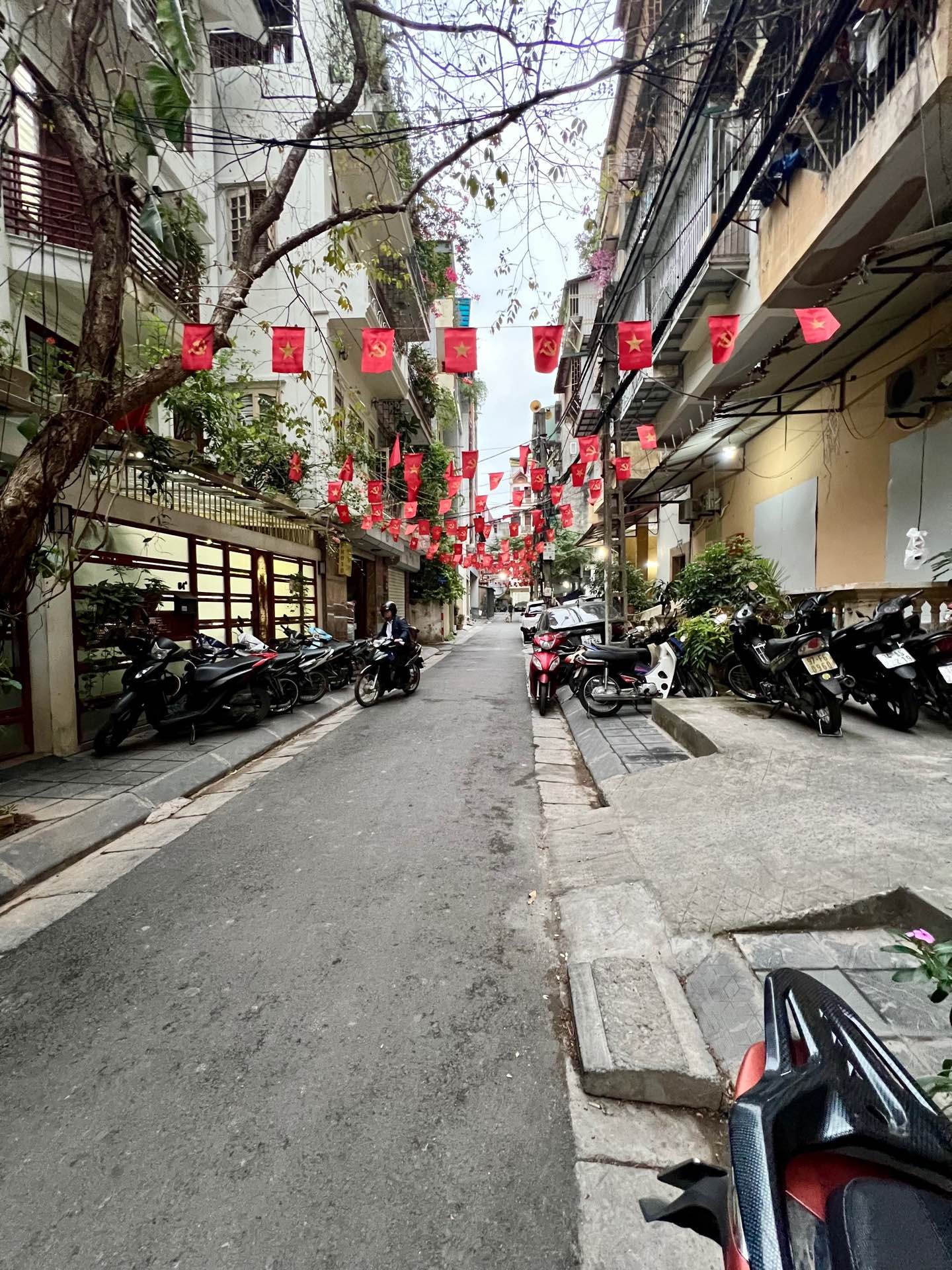 Bán nhà Hai Bà Trưng - diện tích 65m2 3 tầng - Nhà tập thể - giá 5,35 tỷ