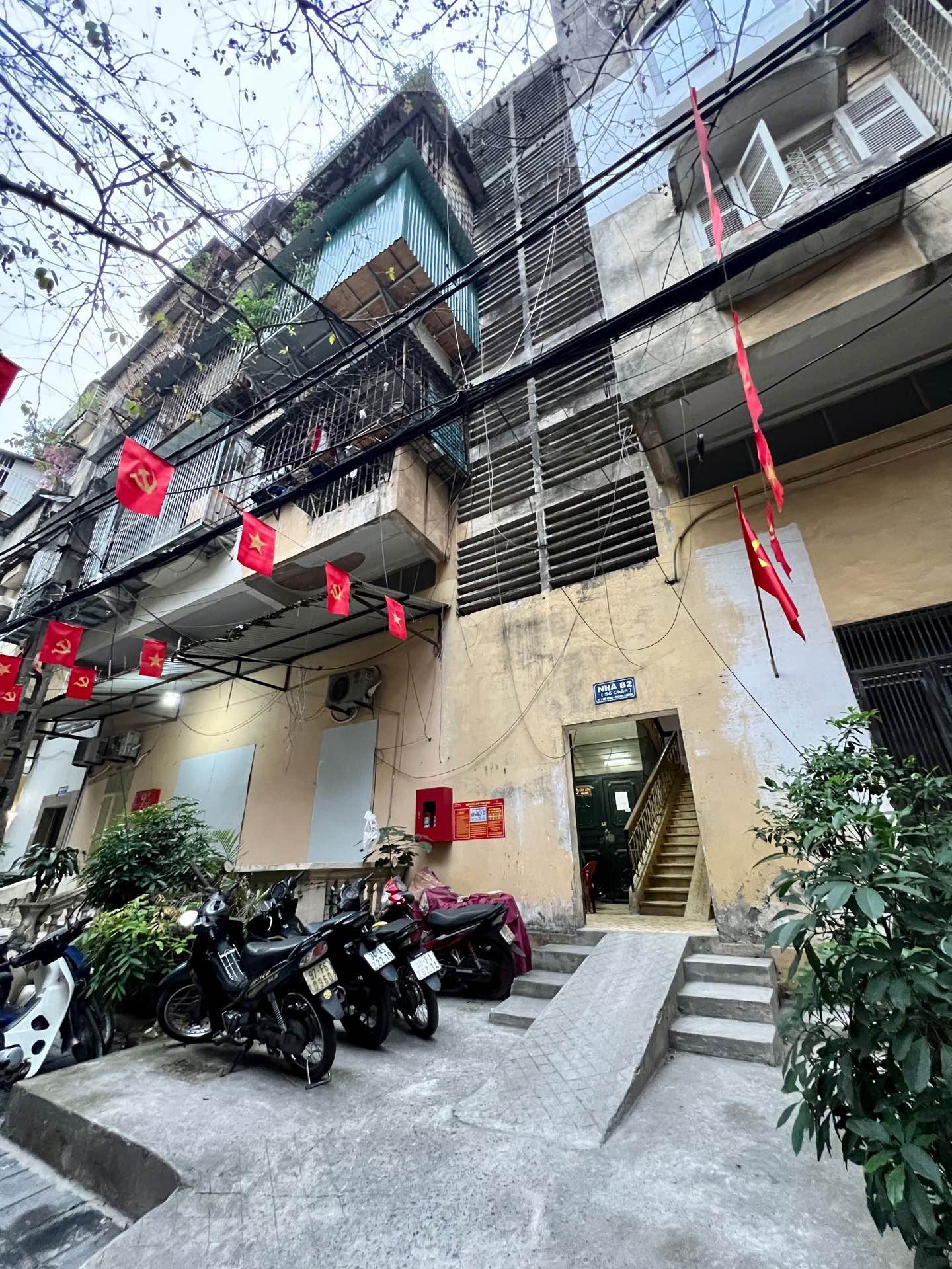 Bán nhà Hai Bà Trưng - diện tích 65m2 3 tầng - Nhà tập thể - giá 5,35 tỷ