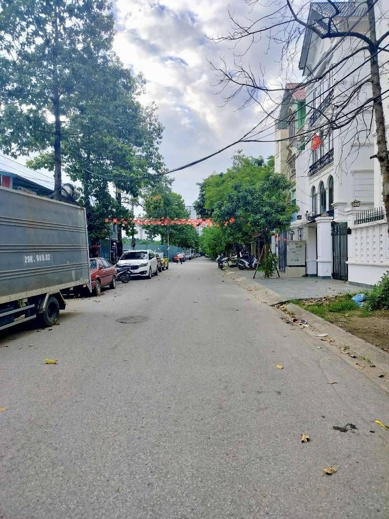 Bán nhà Cầu Bươu - diện tích 122.7m2 5 tầng - Lô góc 2 mặt thoáng - giá 31,5 tỷ