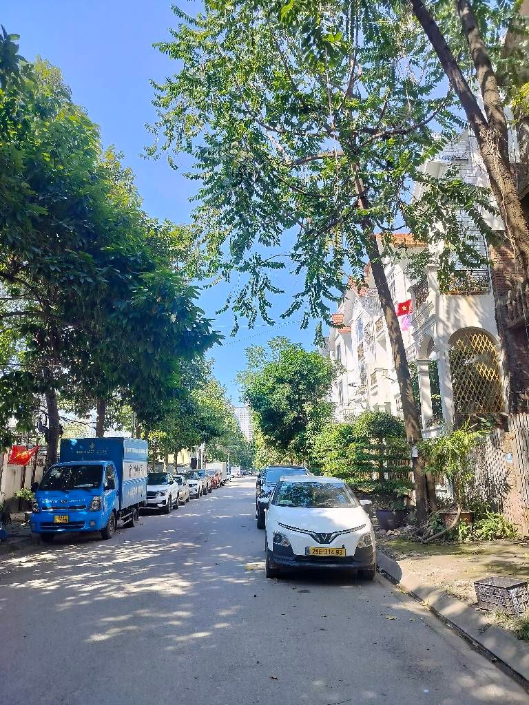 Bán nhà Cầu Bươu - diện tích 122.7m2 5 tầng - Lô góc 2 mặt thoáng - giá 31,5 tỷ