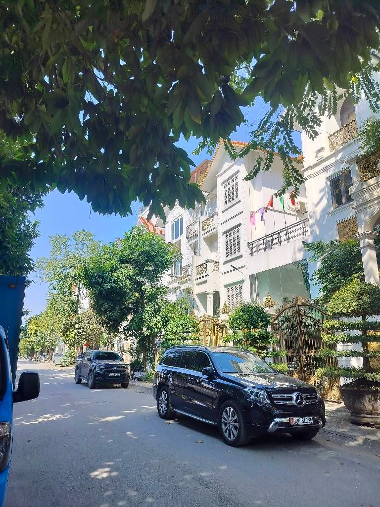 Bán nhà Cầu Bươu - diện tích 122.7m2 5 tầng - Lô góc 2 mặt thoáng - giá 31,5 tỷ