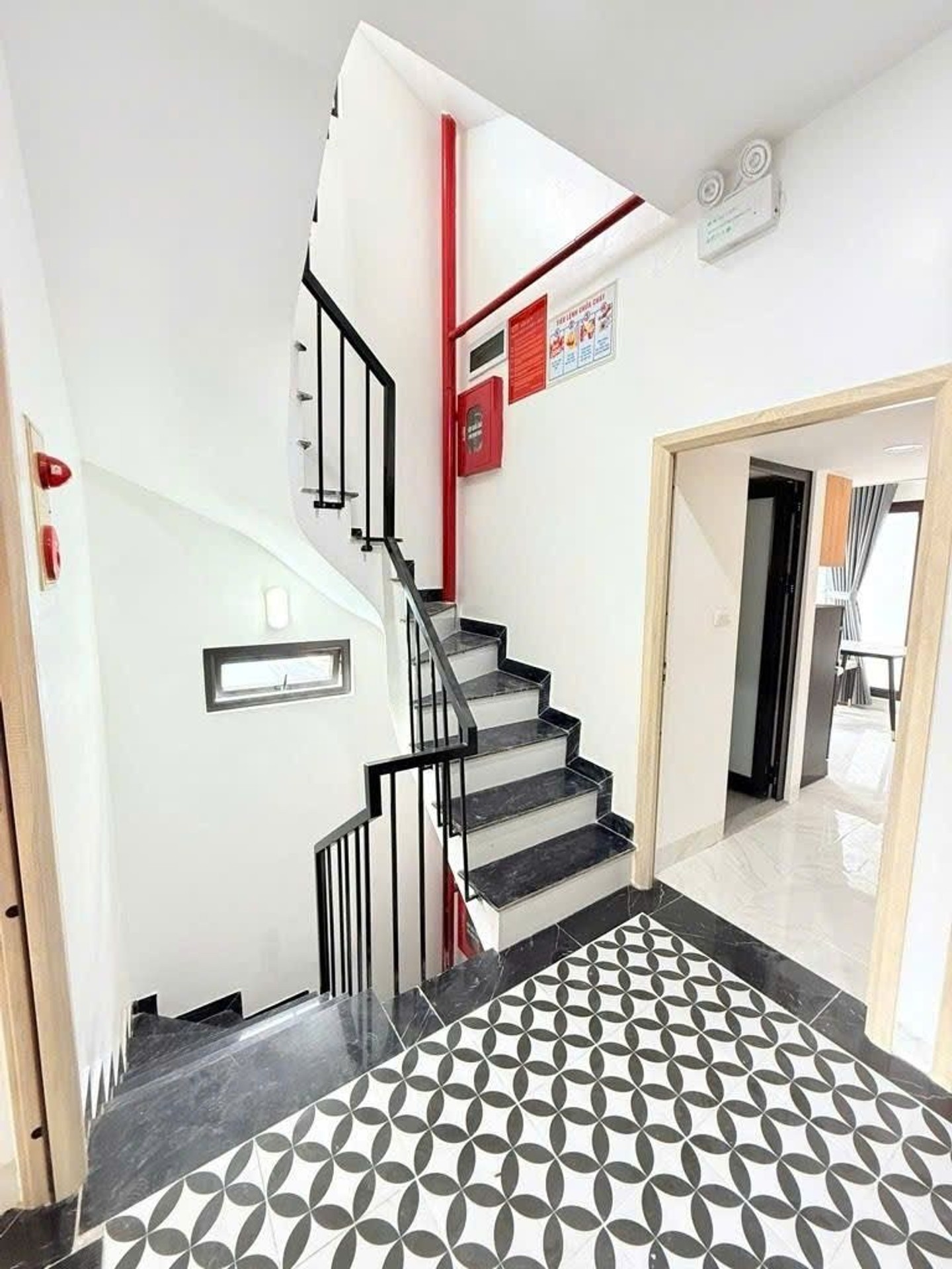 Bán nhà Hoàng Đạo Thành - diện tích 80m2 8 tầng - Ô TÔ ĐỖ CỬA - giá 26,9 tỷ