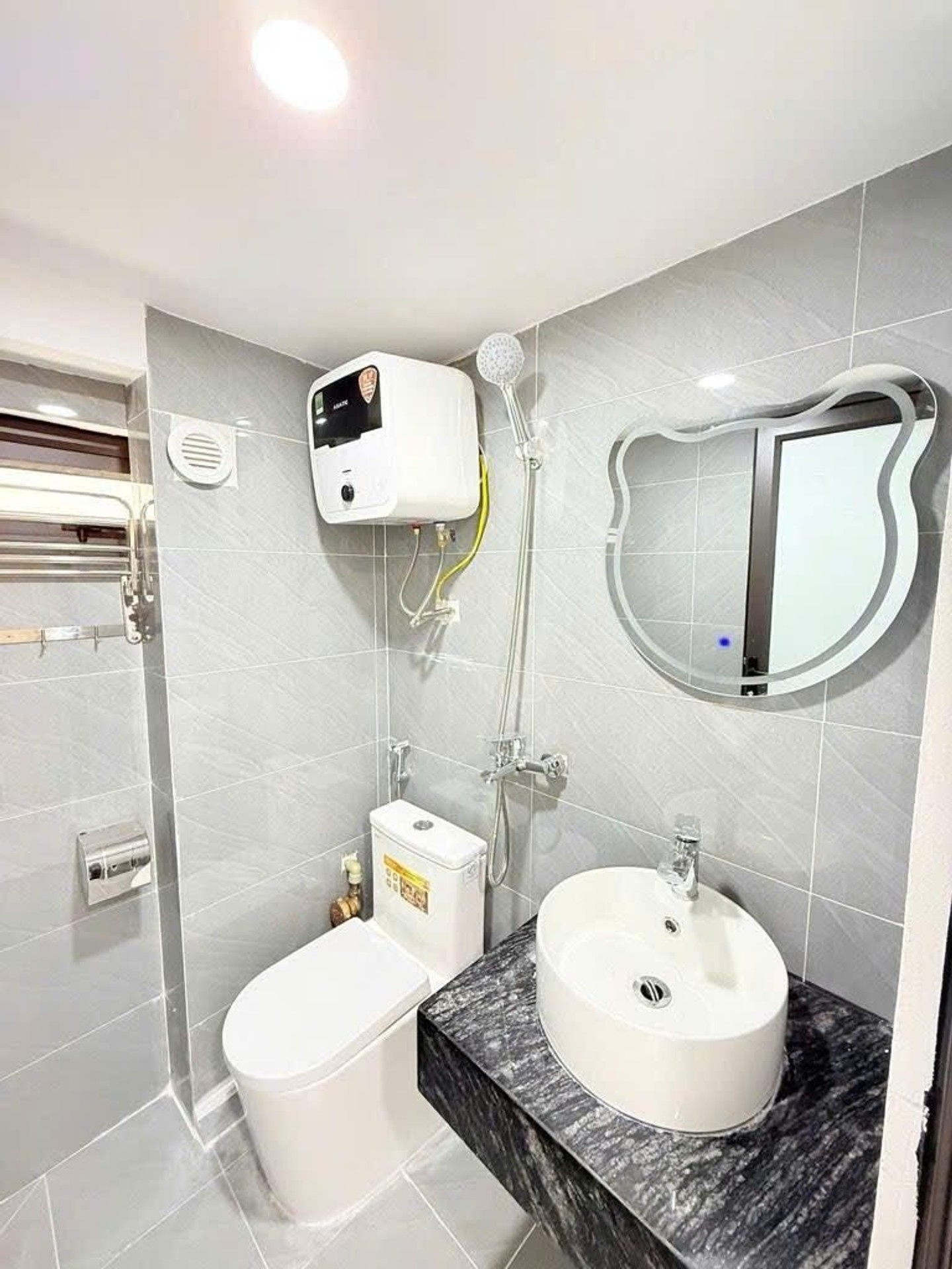 Bán nhà Hoàng Đạo Thành - diện tích 80m2 8 tầng - Ô TÔ ĐỖ CỬA - giá 26,9 tỷ