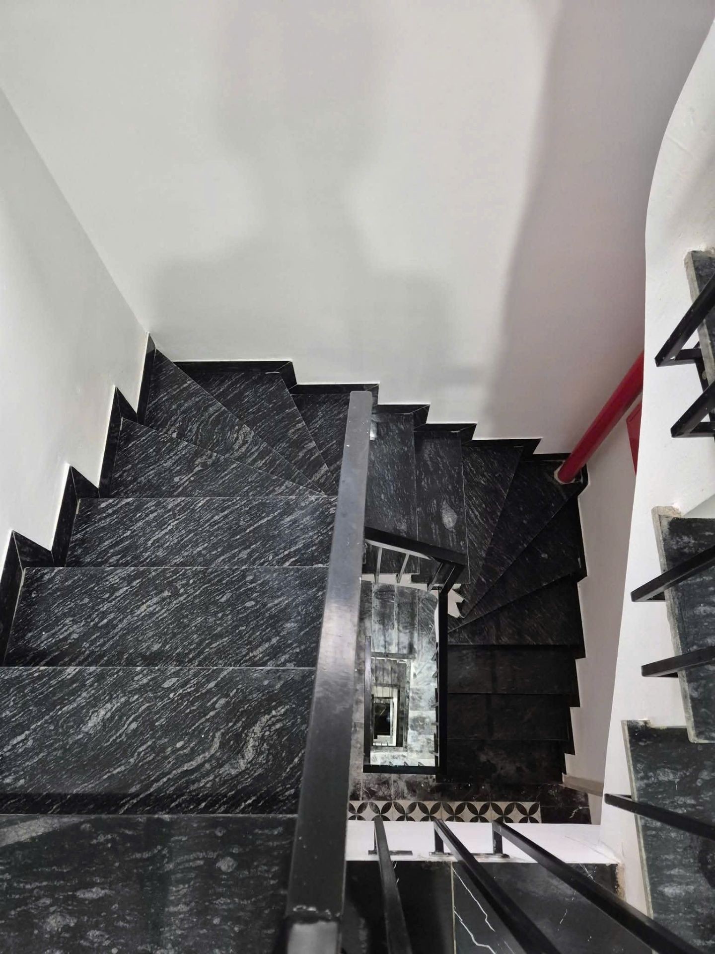 Bán nhà Hoàng Đạo Thành - diện tích 80m2 8 tầng - Ô TÔ ĐỖ CỬA - giá 26,9 tỷ