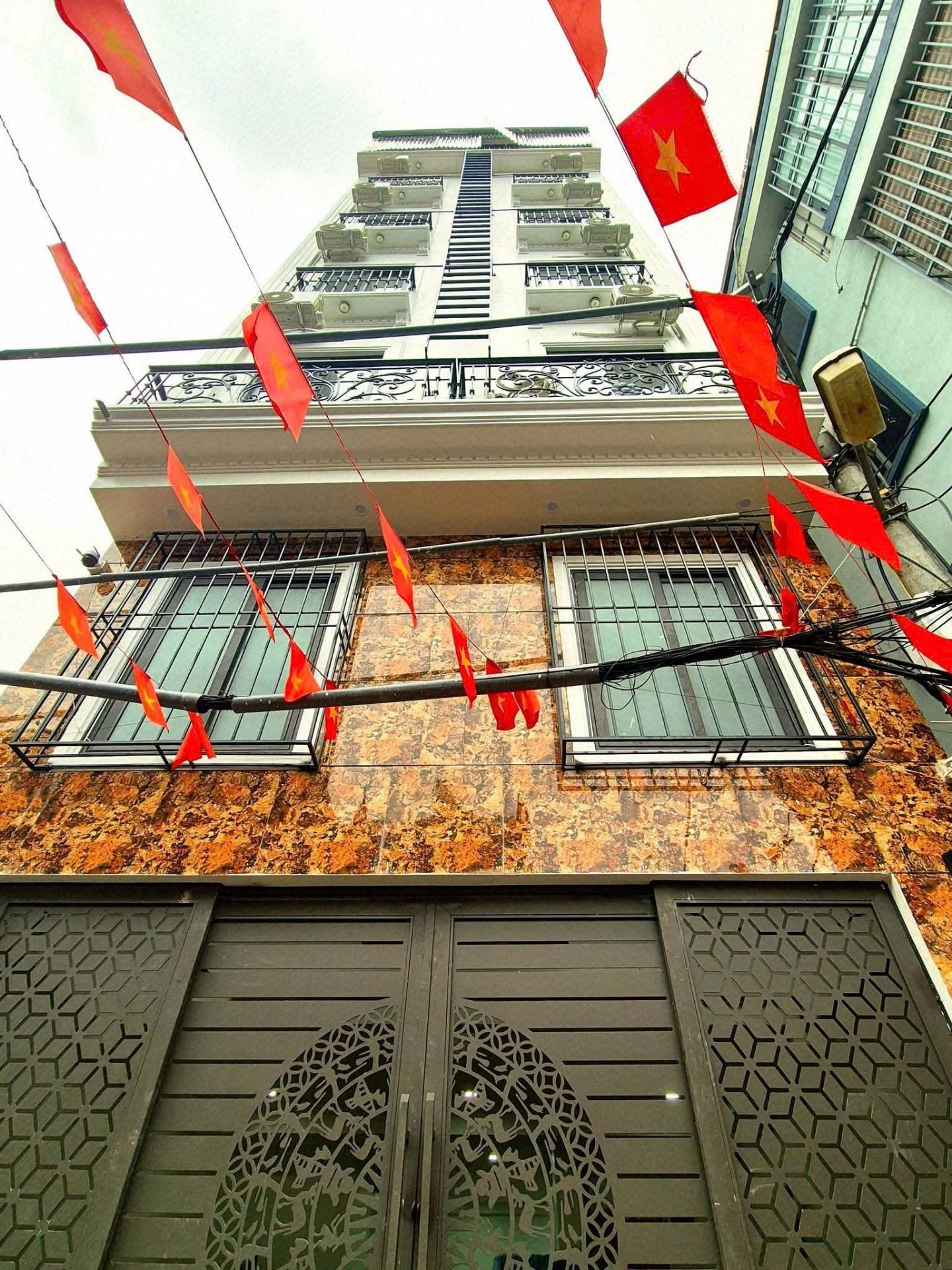 Bán nhà Hoàng Đạo Thành - diện tích 80m2 8 tầng - Ô TÔ ĐỖ CỬA - giá 26,9 tỷ