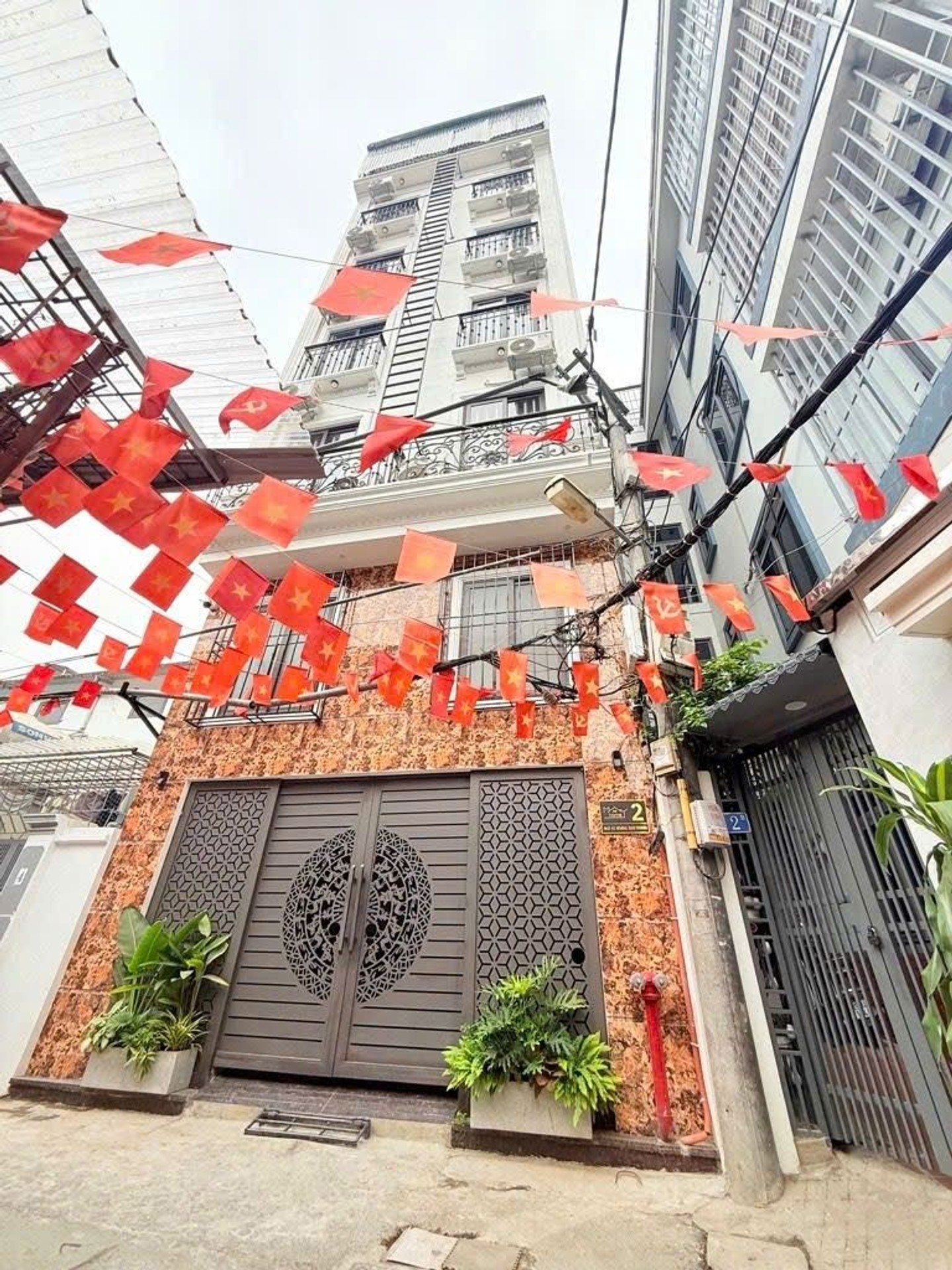 Bán nhà Hoàng Đạo Thành - diện tích 80m2 8 tầng - Ô TÔ ĐỖ CỬA - giá 26,9 tỷ