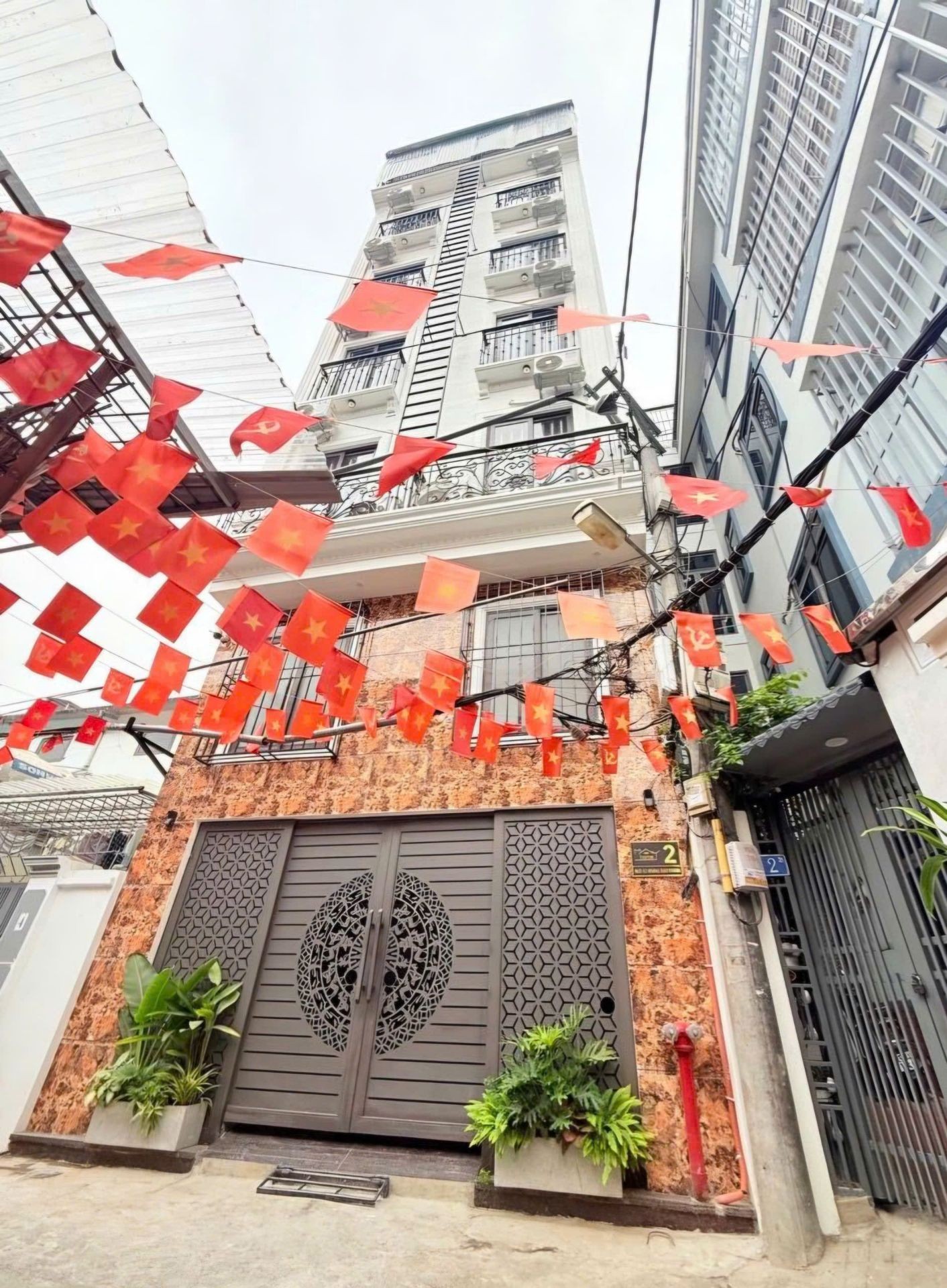 Bán nhà Hoàng Đạo Thành - diện tích 80m2 8 tầng - Ô TÔ ĐỖ CỬA - giá 26,9 tỷ