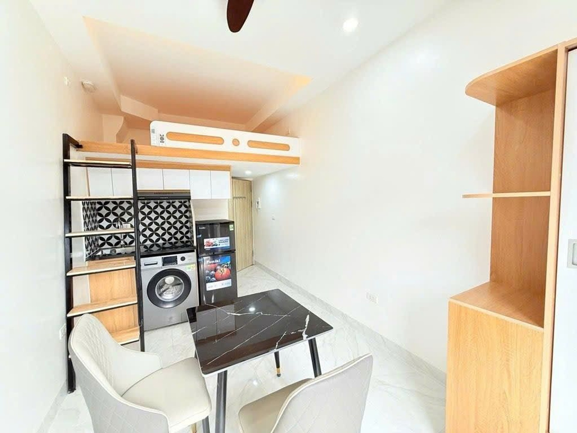 Bán nhà Hoàng Đạo Thành - diện tích 80m2 8 tầng - Ô TÔ ĐỖ CỬA - giá 26,9 tỷ