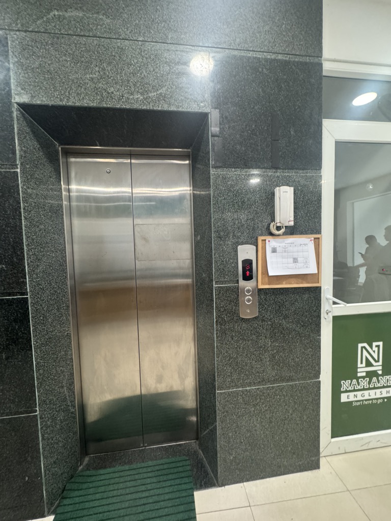 Bán nhà Nguyễn Phúc Lai - diện tích 112m2 9 tầng - Mặt phố, thang máy - giá 59 tỷ