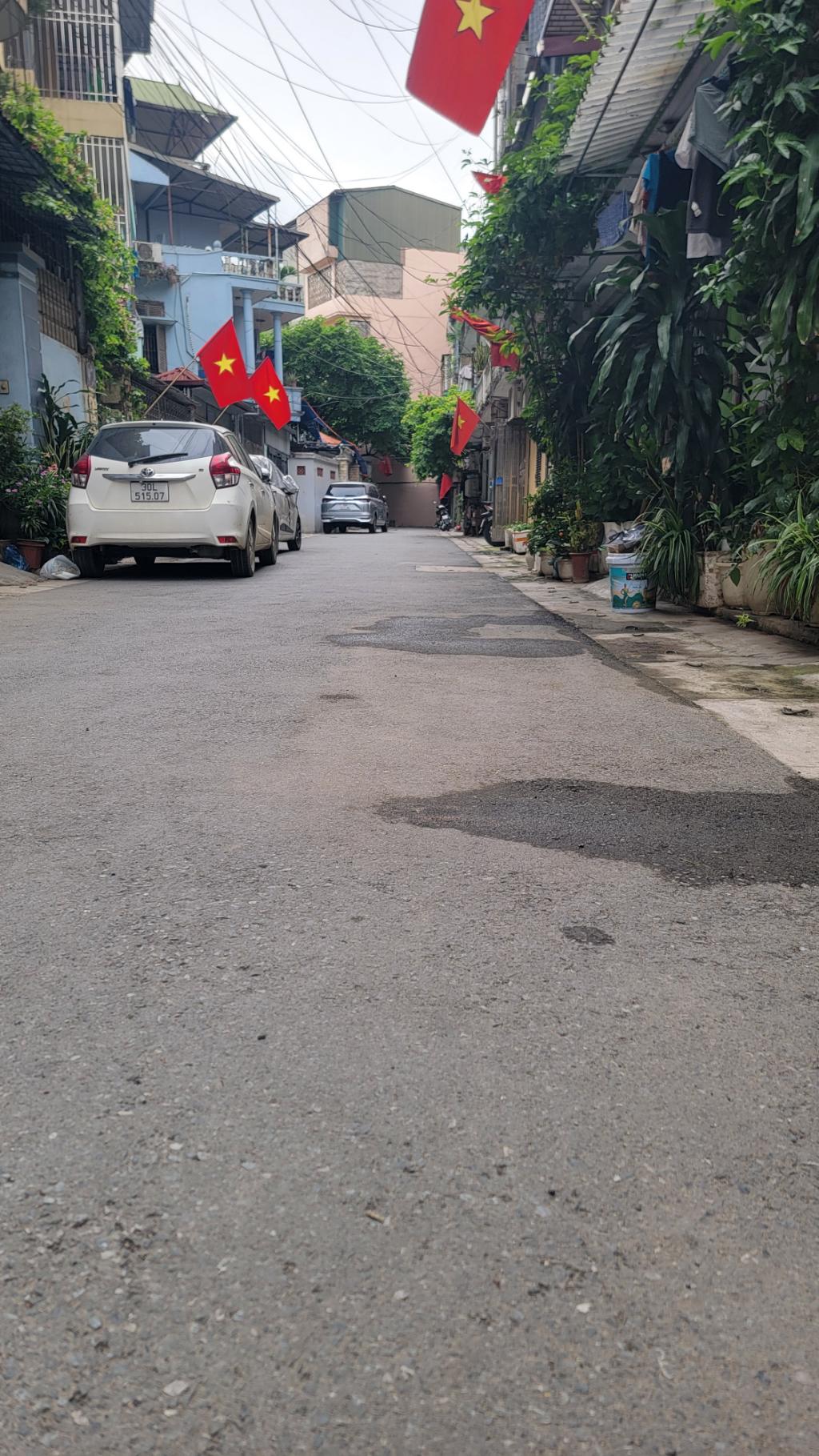 Bán nhà Hoàng Đạo Thành - diện tích 84m2 5 tầng - Mặt ngõ ô tô tránh vào nhà - giá 28 tỷ