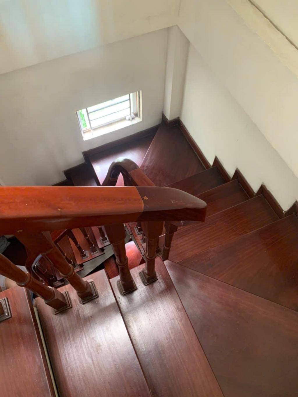 Bán nhà Hoàng Đạo Thành - diện tích 84m2 5 tầng - Mặt ngõ ô tô tránh vào nhà - giá 28 tỷ