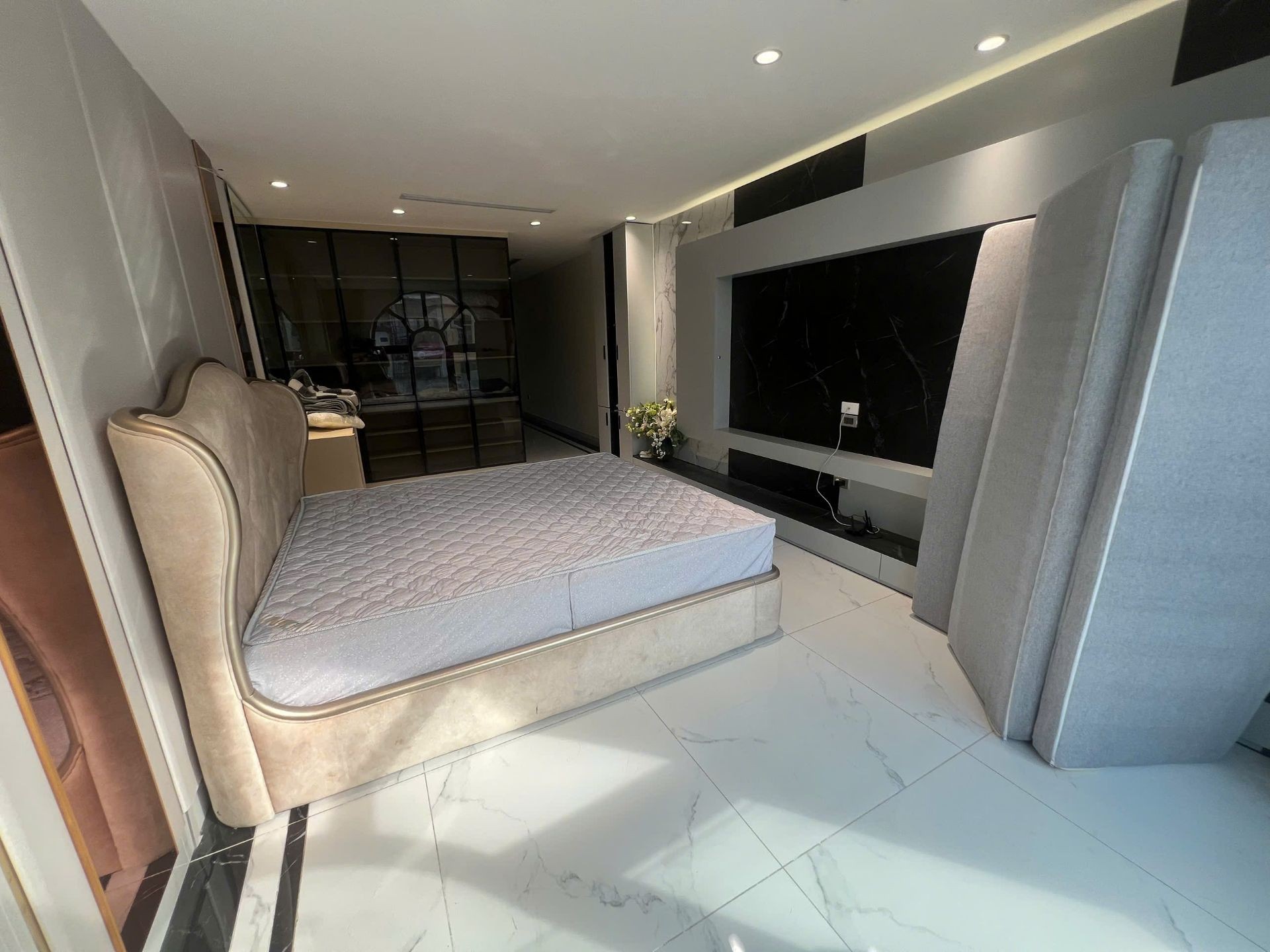 Bán nhà Phố Huế - diện tích 149m2 6 tầng - Mặt phố lớn kinh doanh - giá 160 tỷ