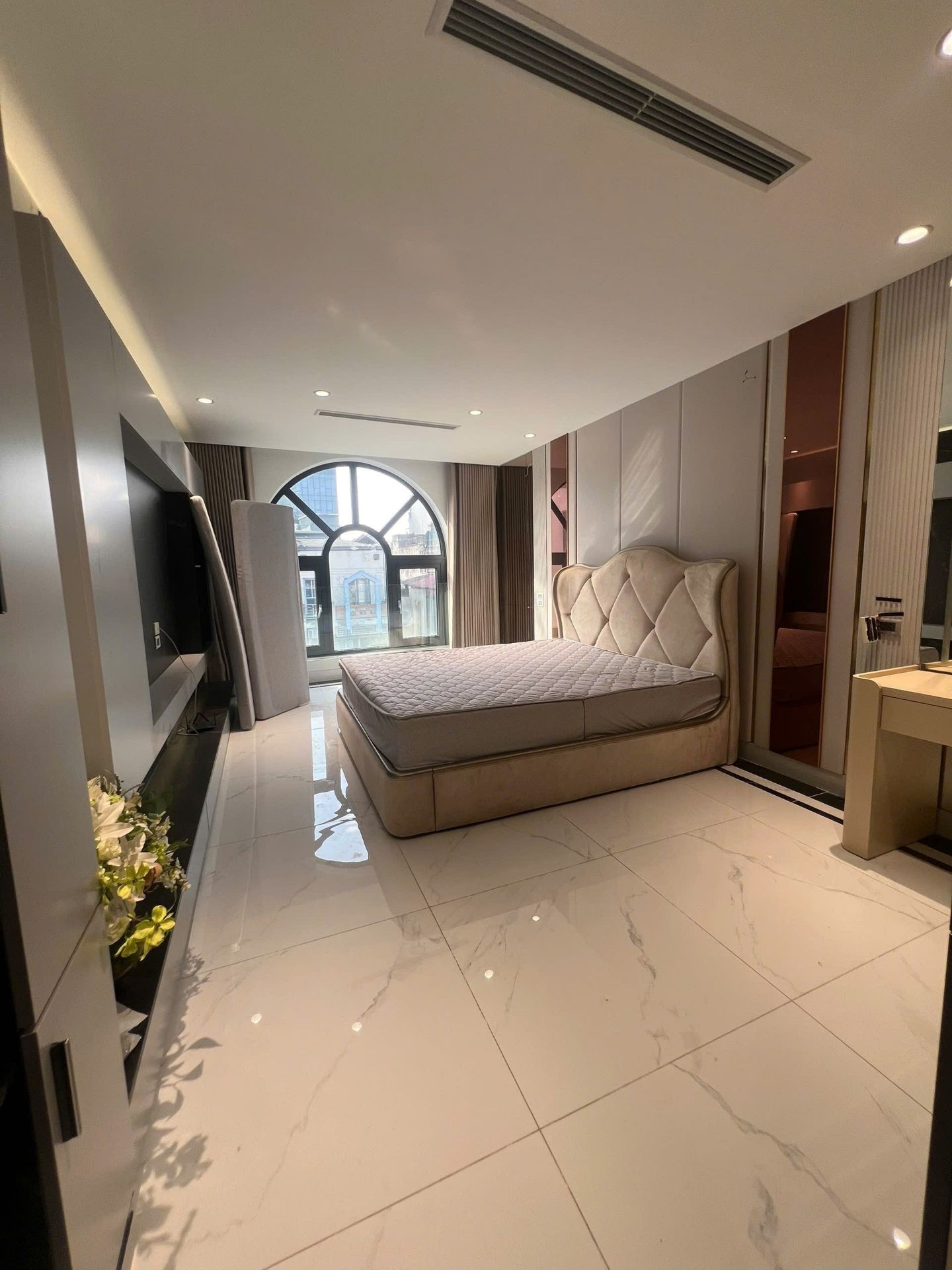 Bán nhà Phố Huế - diện tích 149m2 6 tầng - Mặt phố lớn kinh doanh - giá 160 tỷ