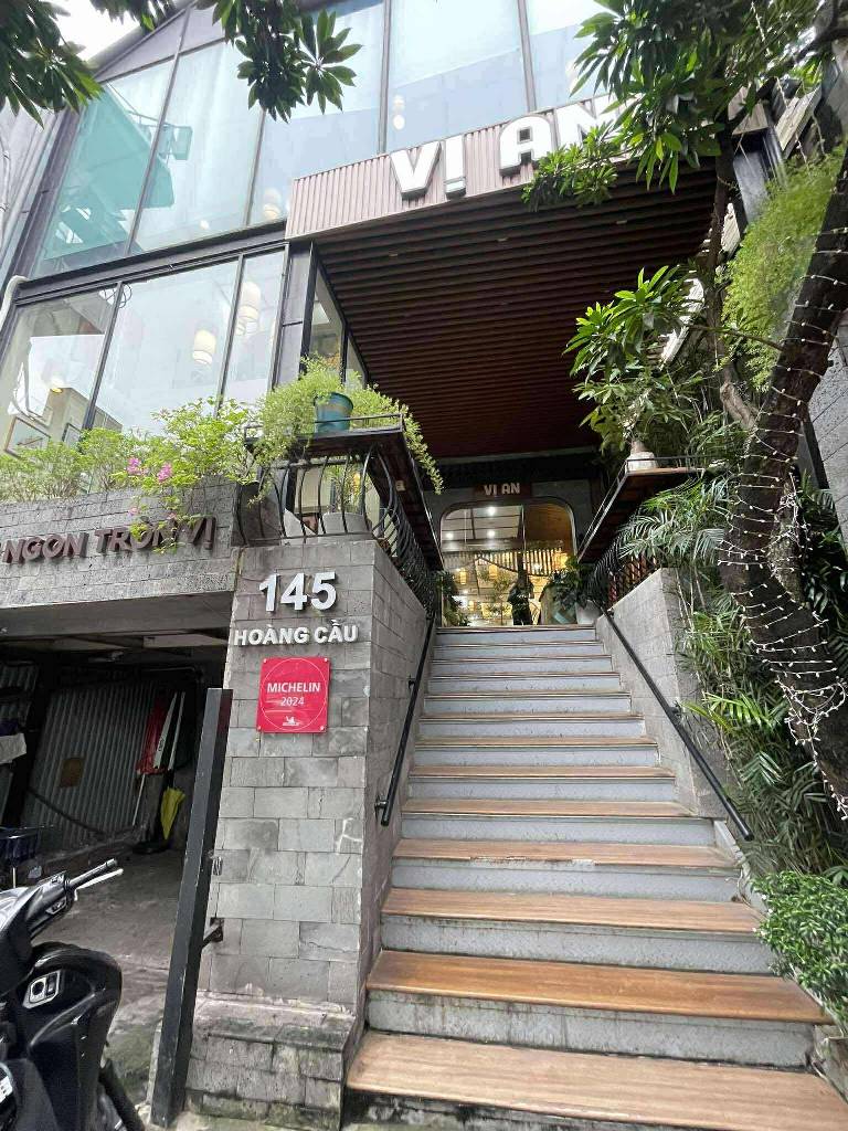 Bán nhà Hoàng Cầu - diện tích 237m2 3 tầng - mặt tiền 8,3m - giá 167 tỷ