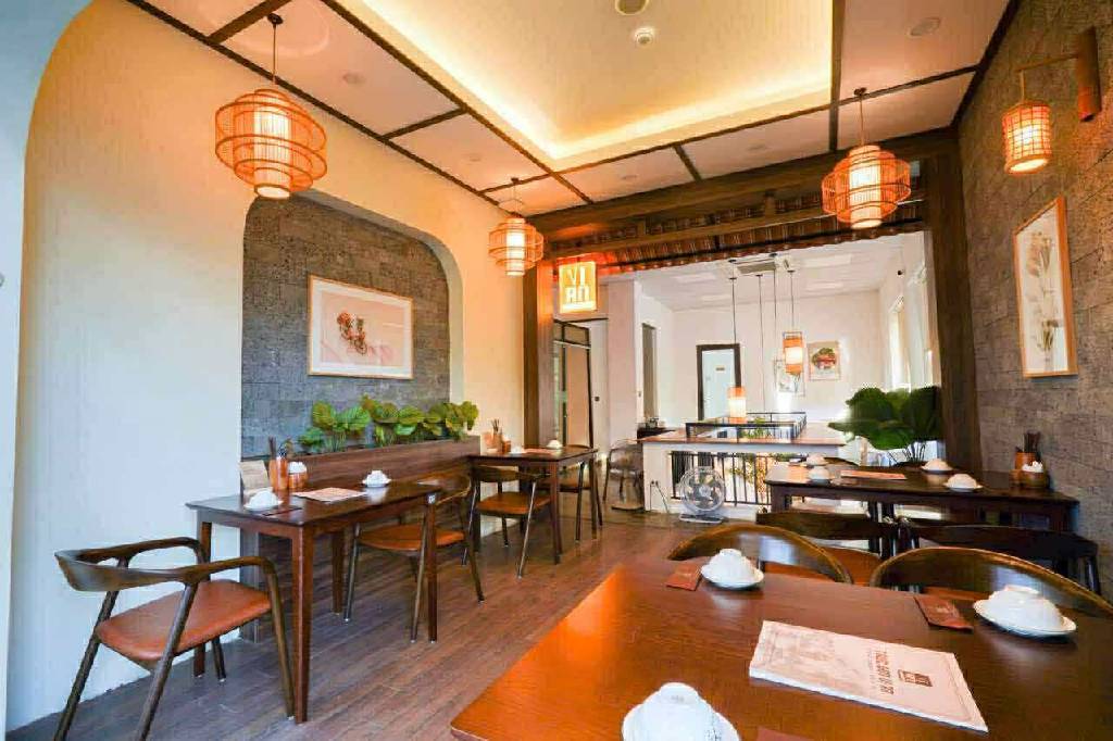 Bán nhà Hoàng Cầu - diện tích 237m2 3 tầng - mặt tiền 8,3m - giá 167 tỷ