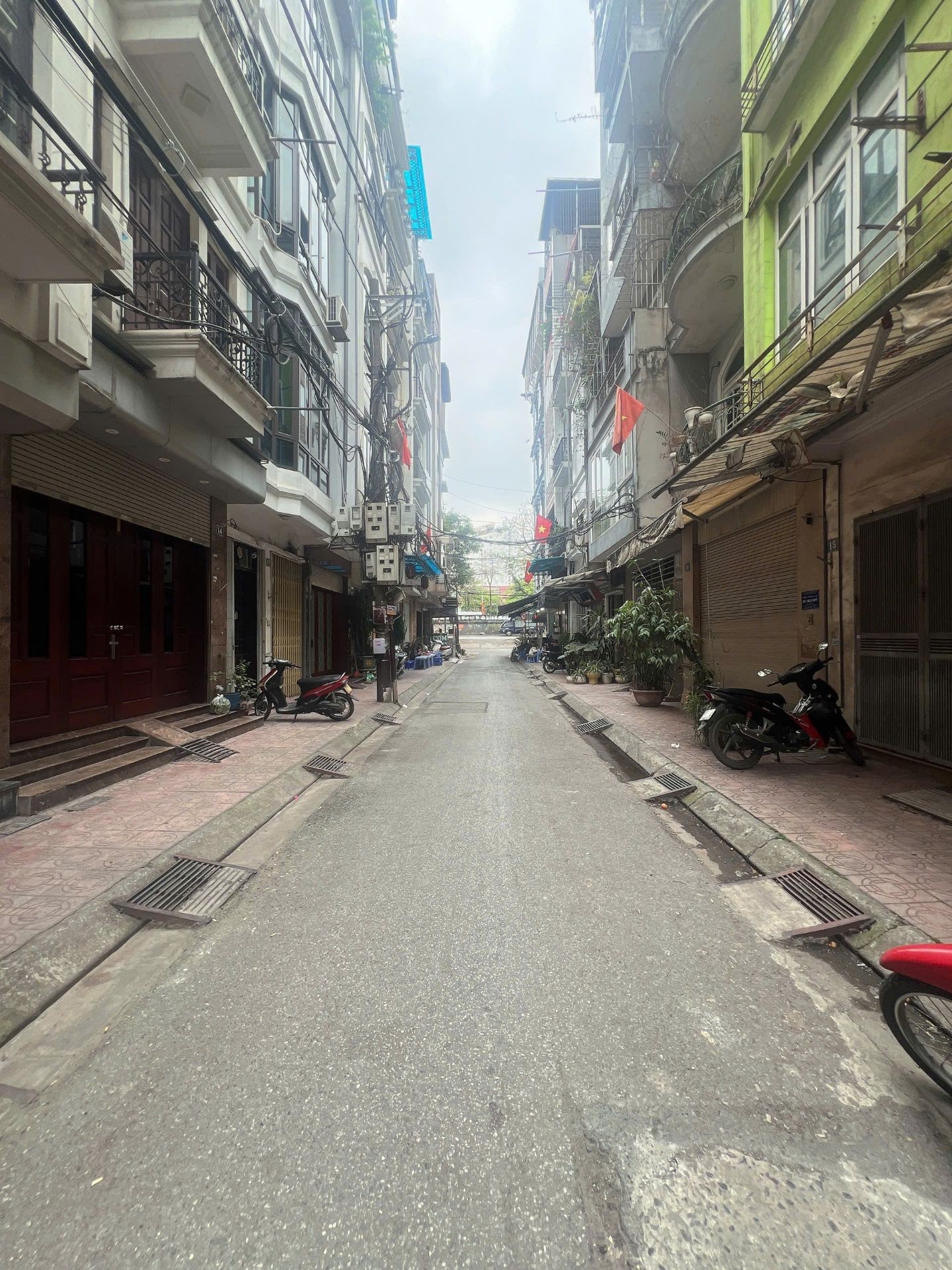 Bán nhà Hồng Hà - diện tích 70m2 4 tầng - Ô TÔ - giá 25,6 tỷ