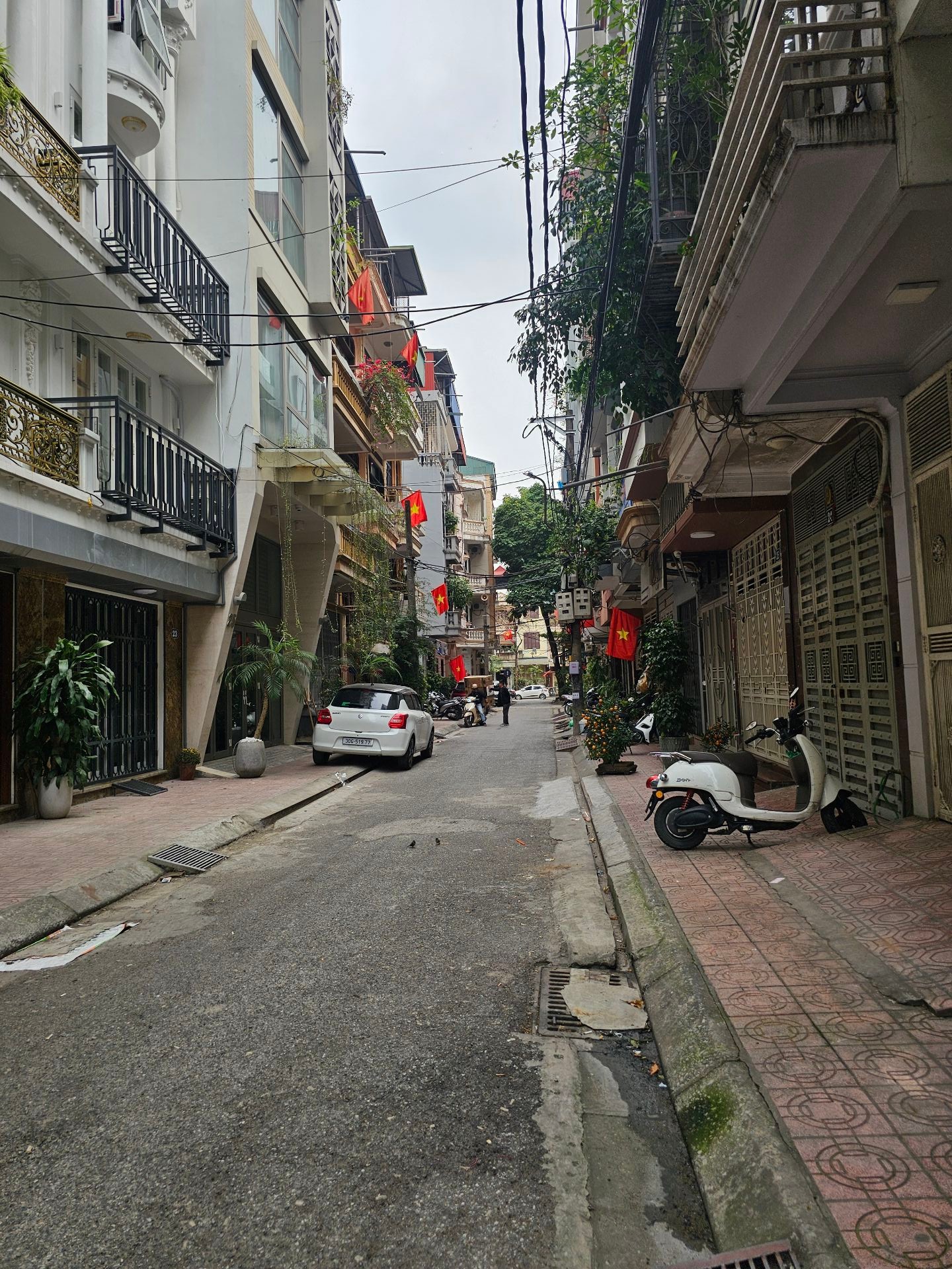 Bán nhà Hồng Hà - diện tích 70m2 4 tầng - Ô TÔ - giá 25,6 tỷ